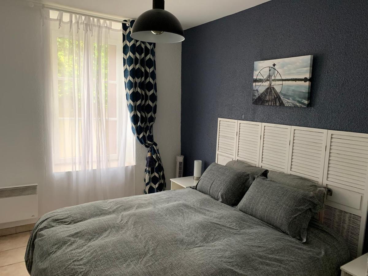 Chez Jean - Newly renovated air-conditioned flat at the foot of the ramparts, 4 people view 2