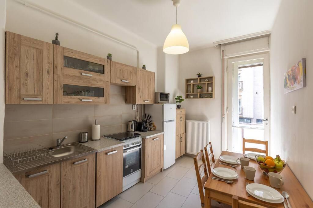 Best Location, Family friendly Panorama view by NW Apartments view 2