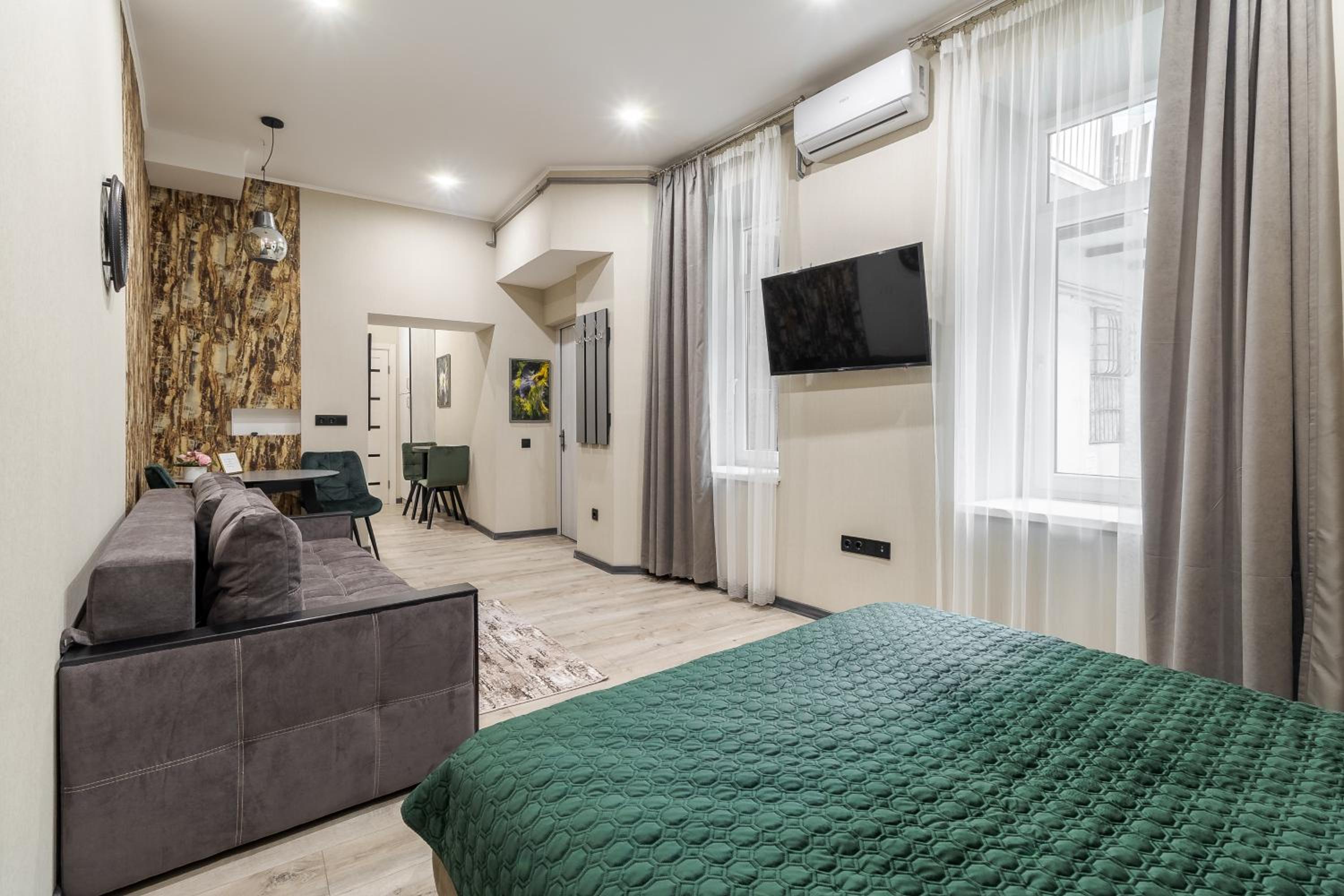 Luxury apartment in downtown view 3