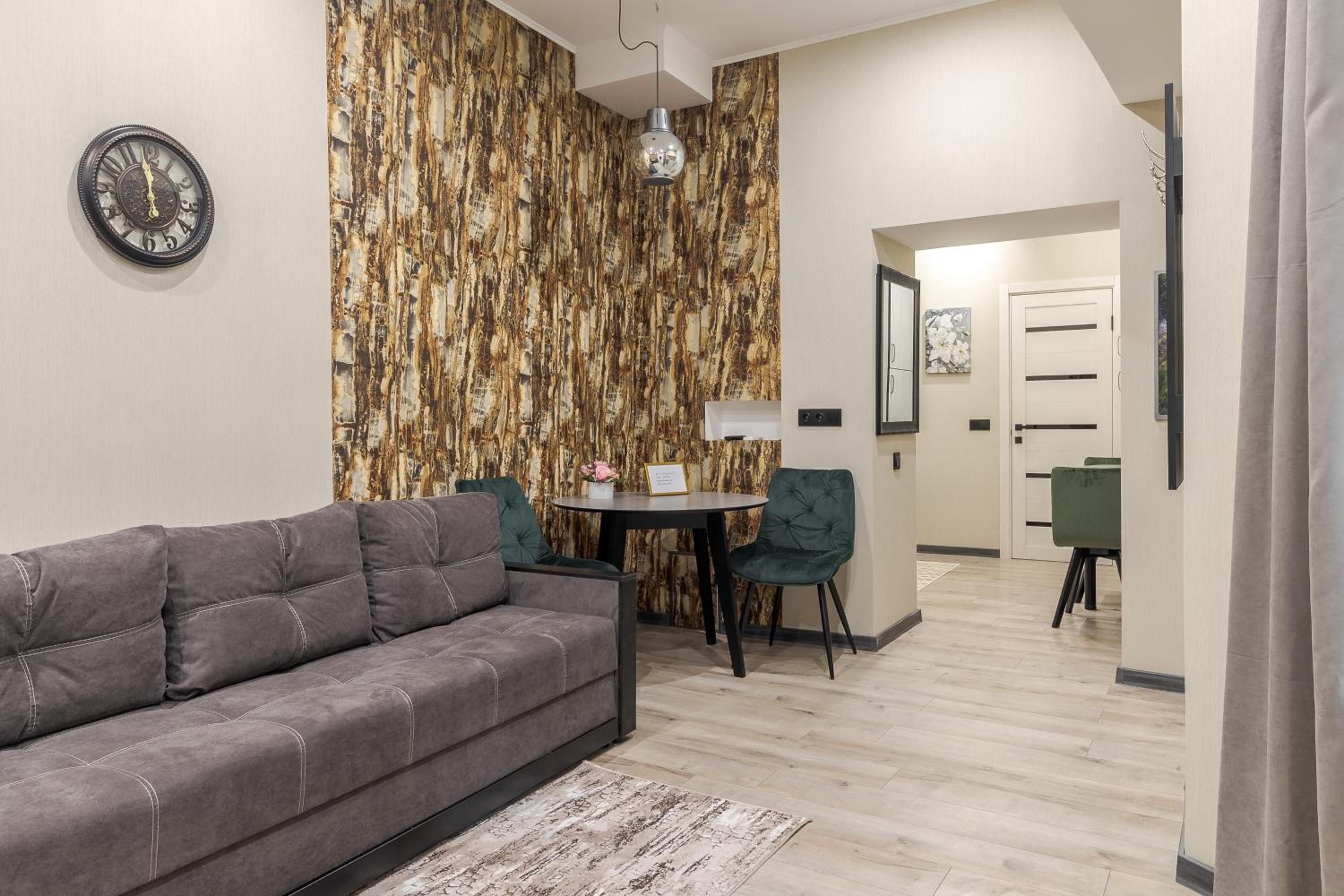 Luxury apartment in downtown view 2