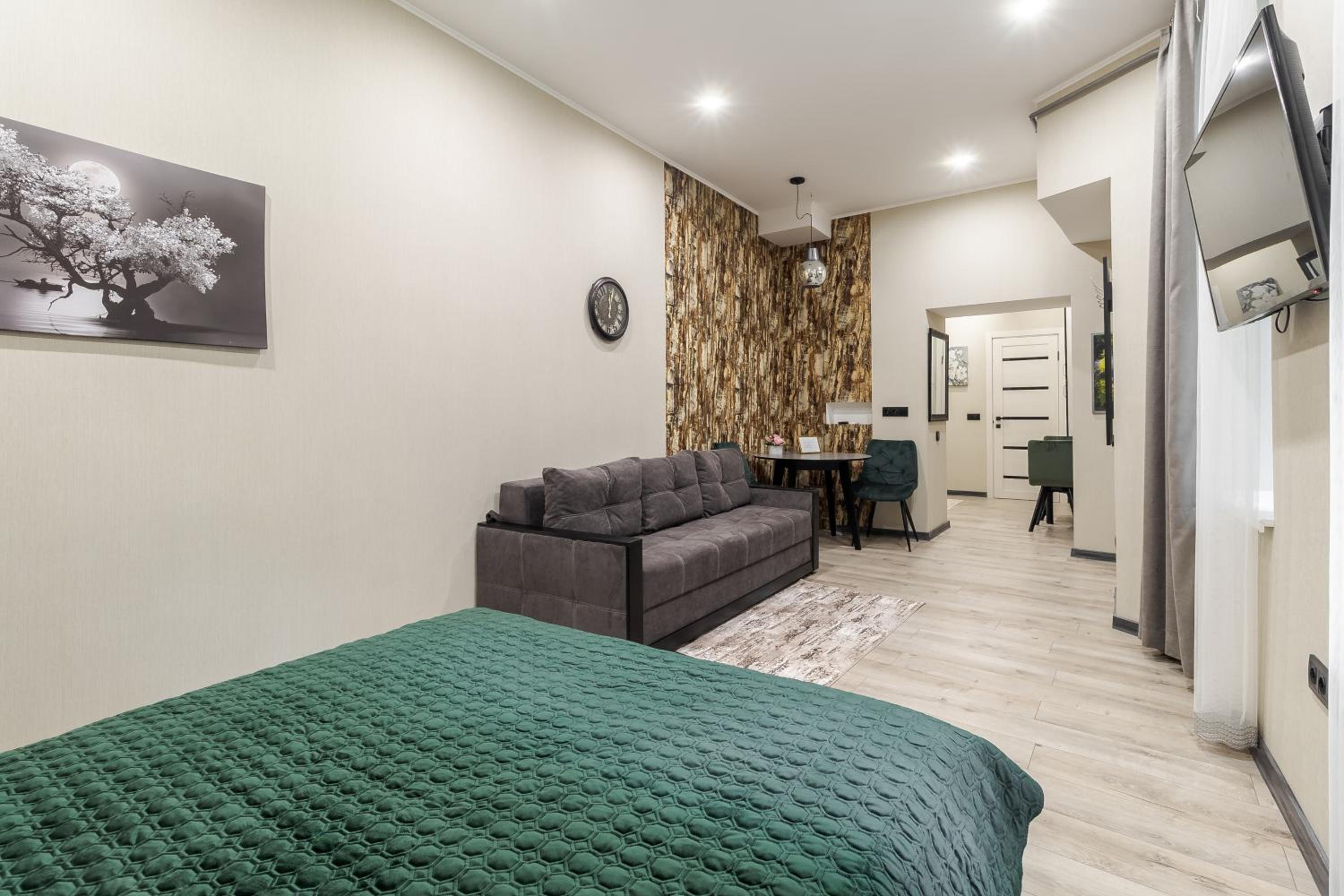 Luxury apartment in downtown view 4