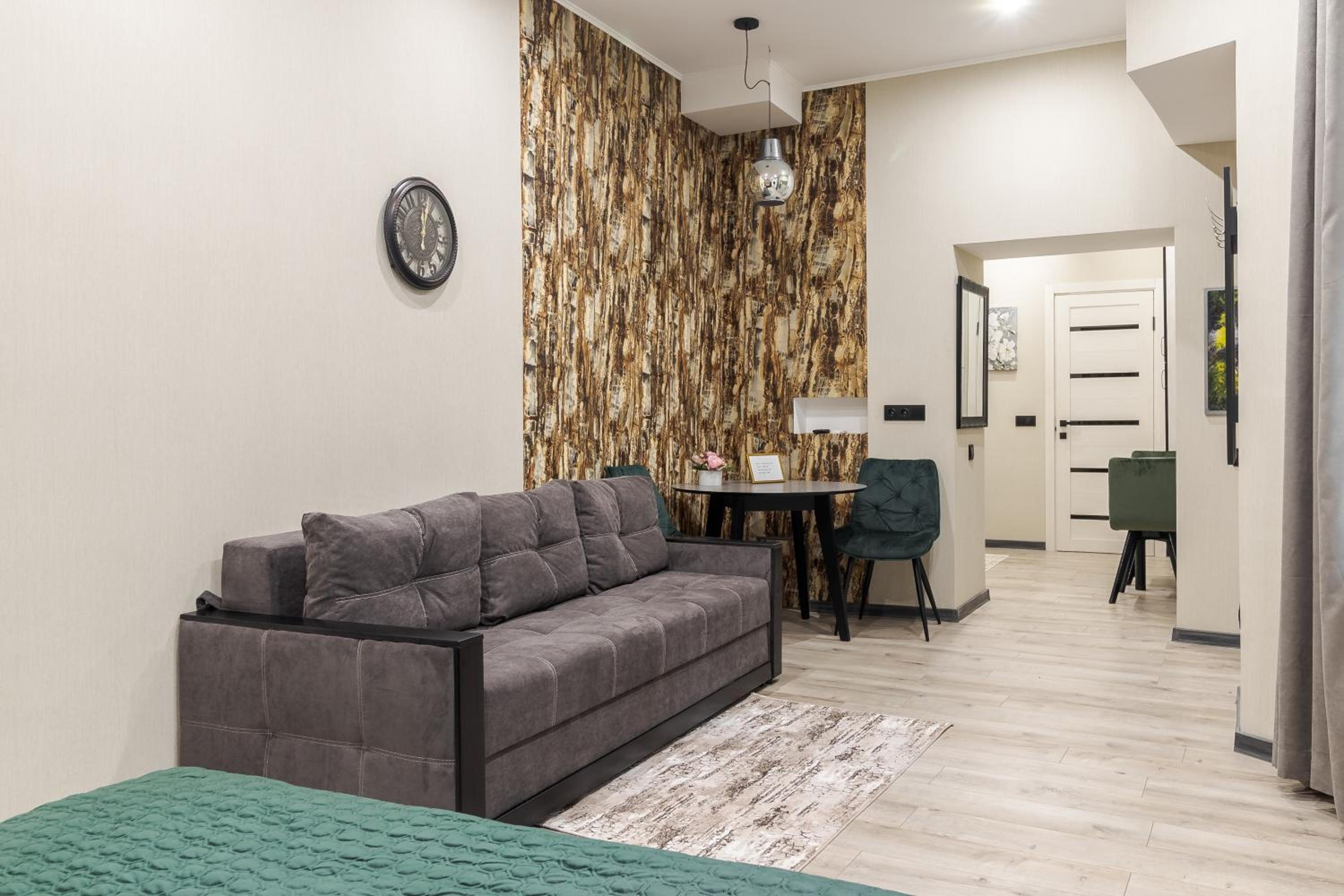 Luxury apartment in downtown view 5