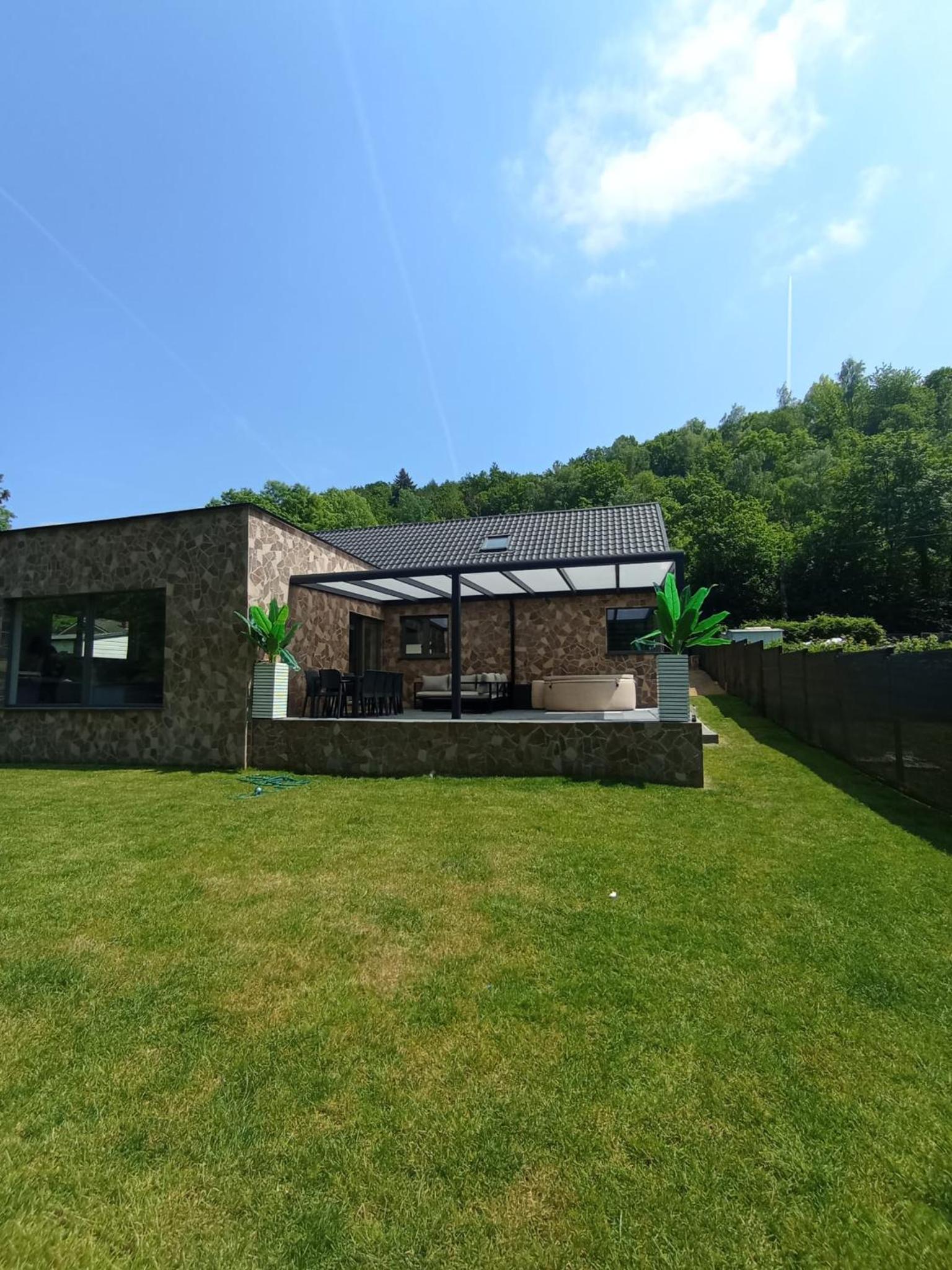 La Villa les pieds dans leau