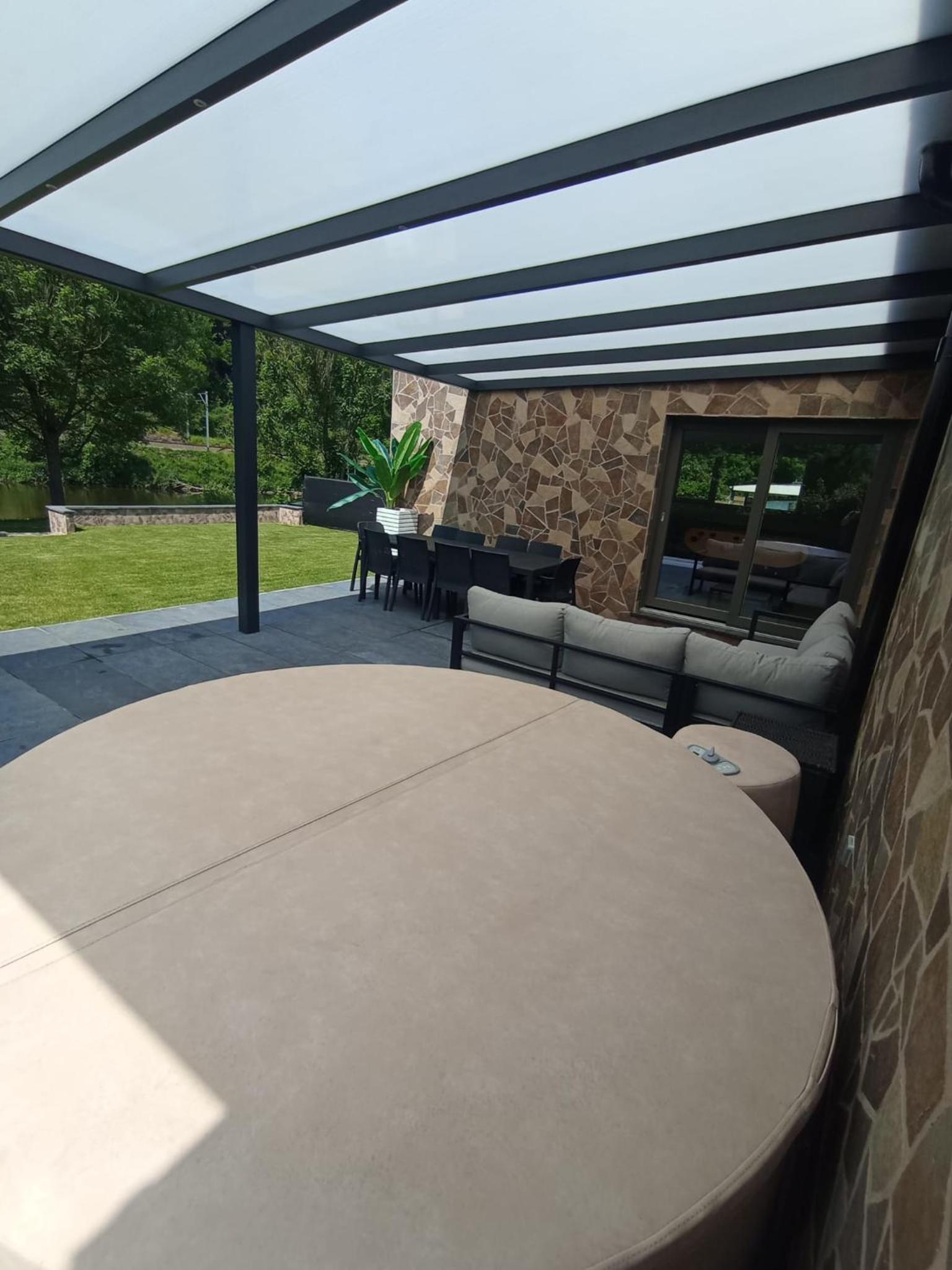 La Villa les pieds dans leau