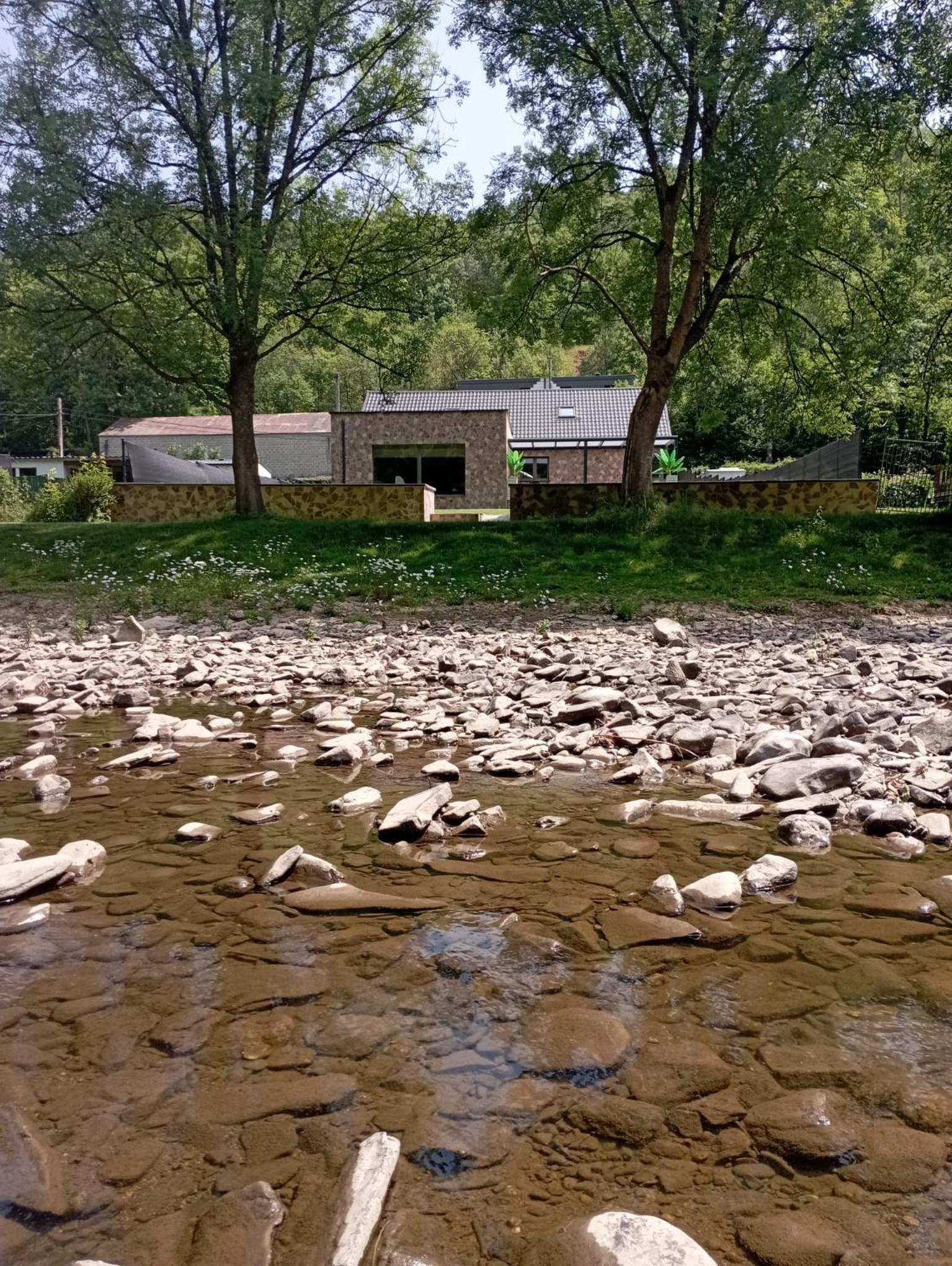 La Villa les pieds dans leau