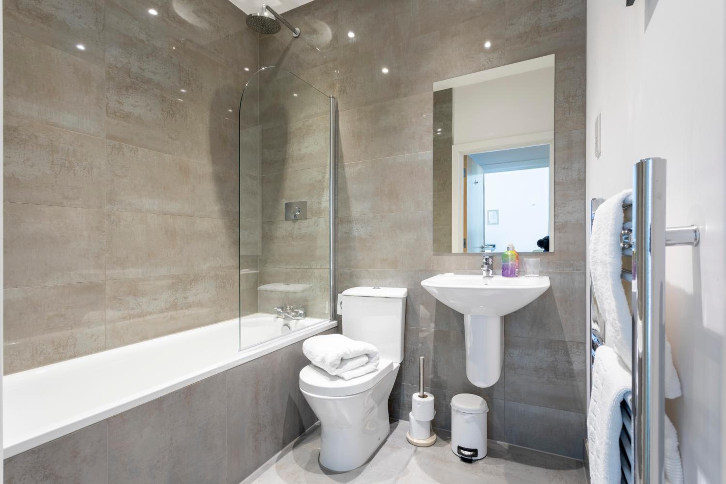 1 Bed Apartment - Redhill Central, Surrey, Gatwick #1 view 3