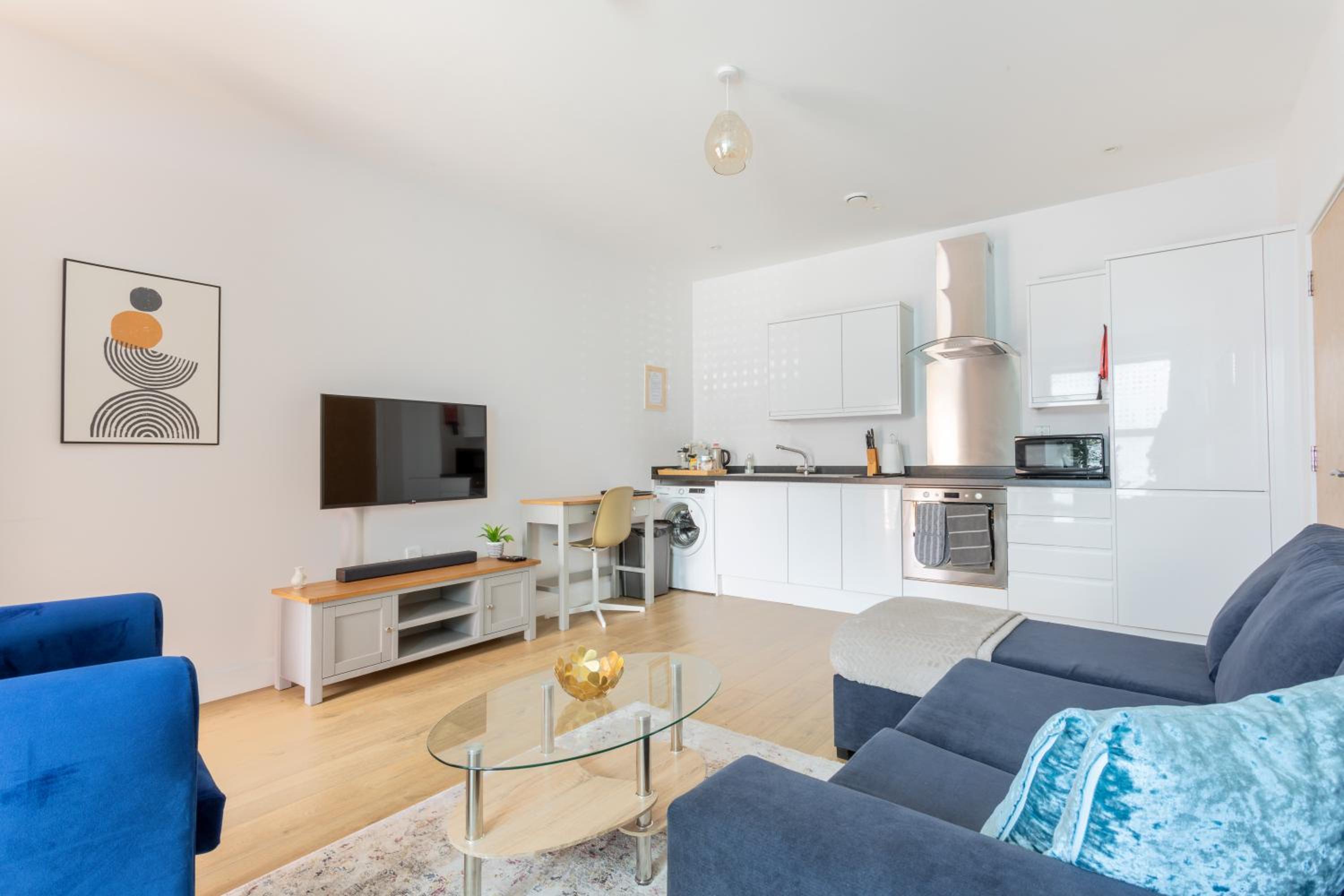 1 Bed Apartment - Redhill Central, Surrey, Gatwick #1 view 4