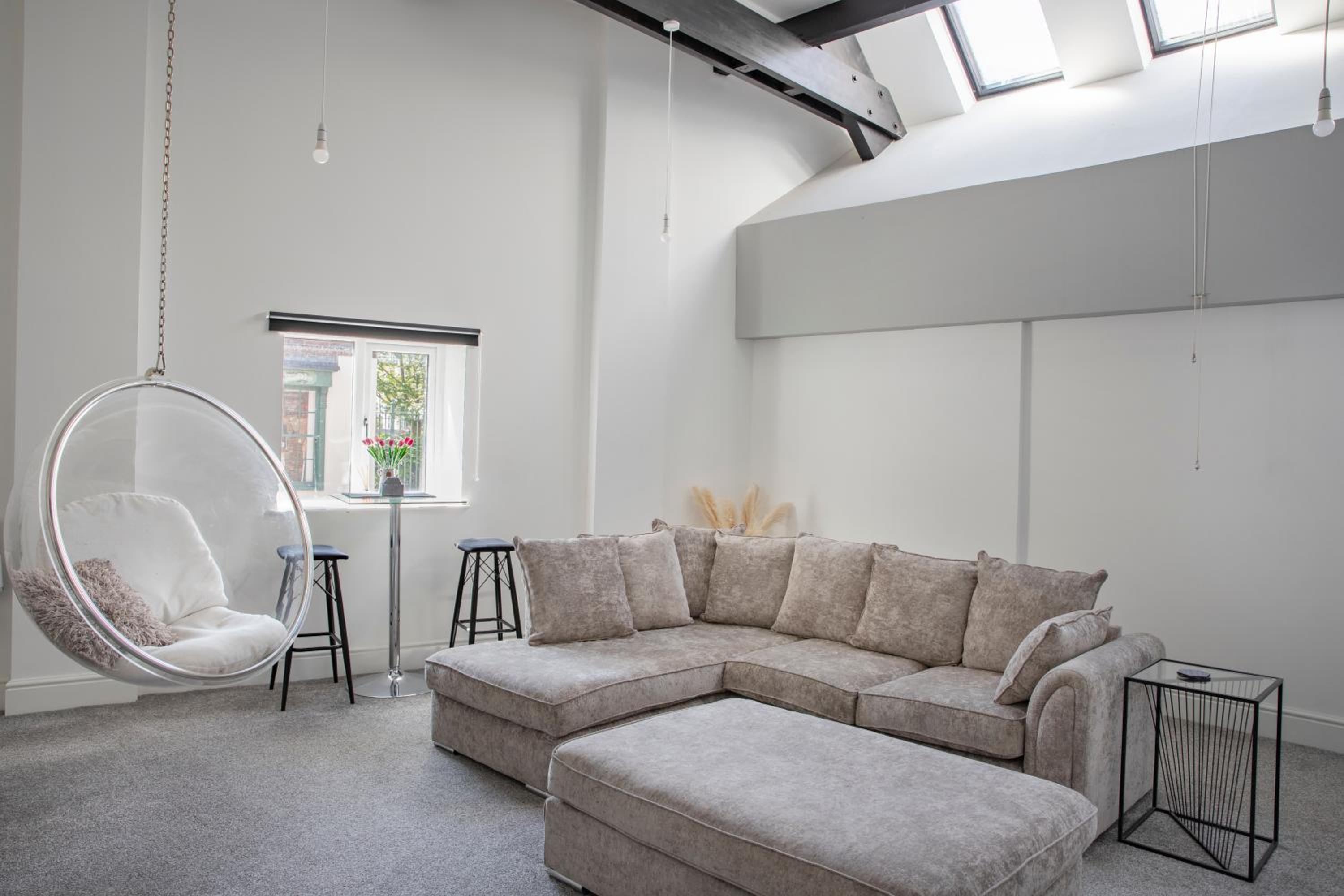 #5 Stylish City Centre Apartment with High Ceilings near Hull New Theatre view 4