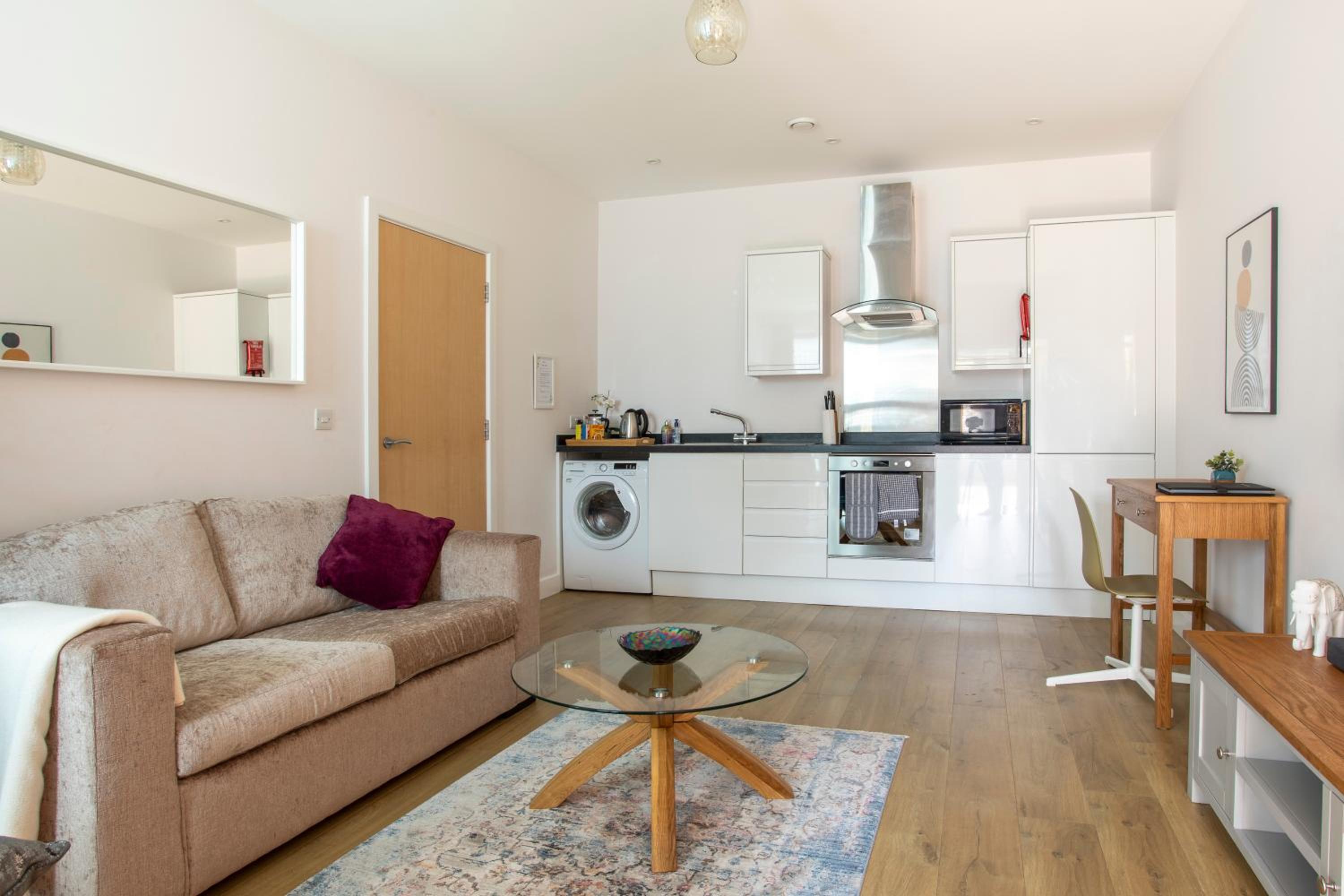 1 Bed Apartment - Redhill Central, Surrey, Gatwick #3 view 5