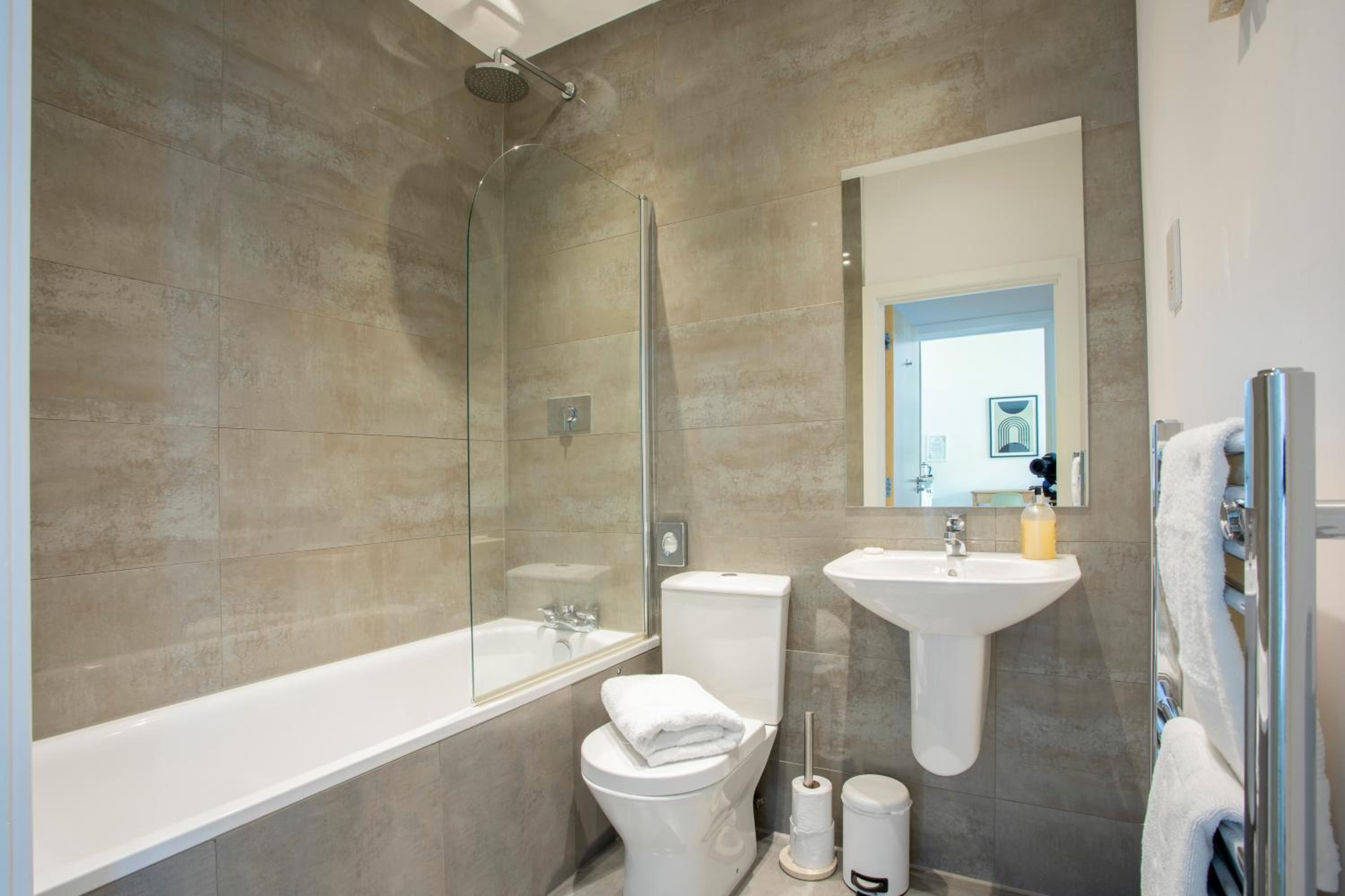 1 Bed Apartment - Redhill Central, Surrey, Gatwick #2 view 3