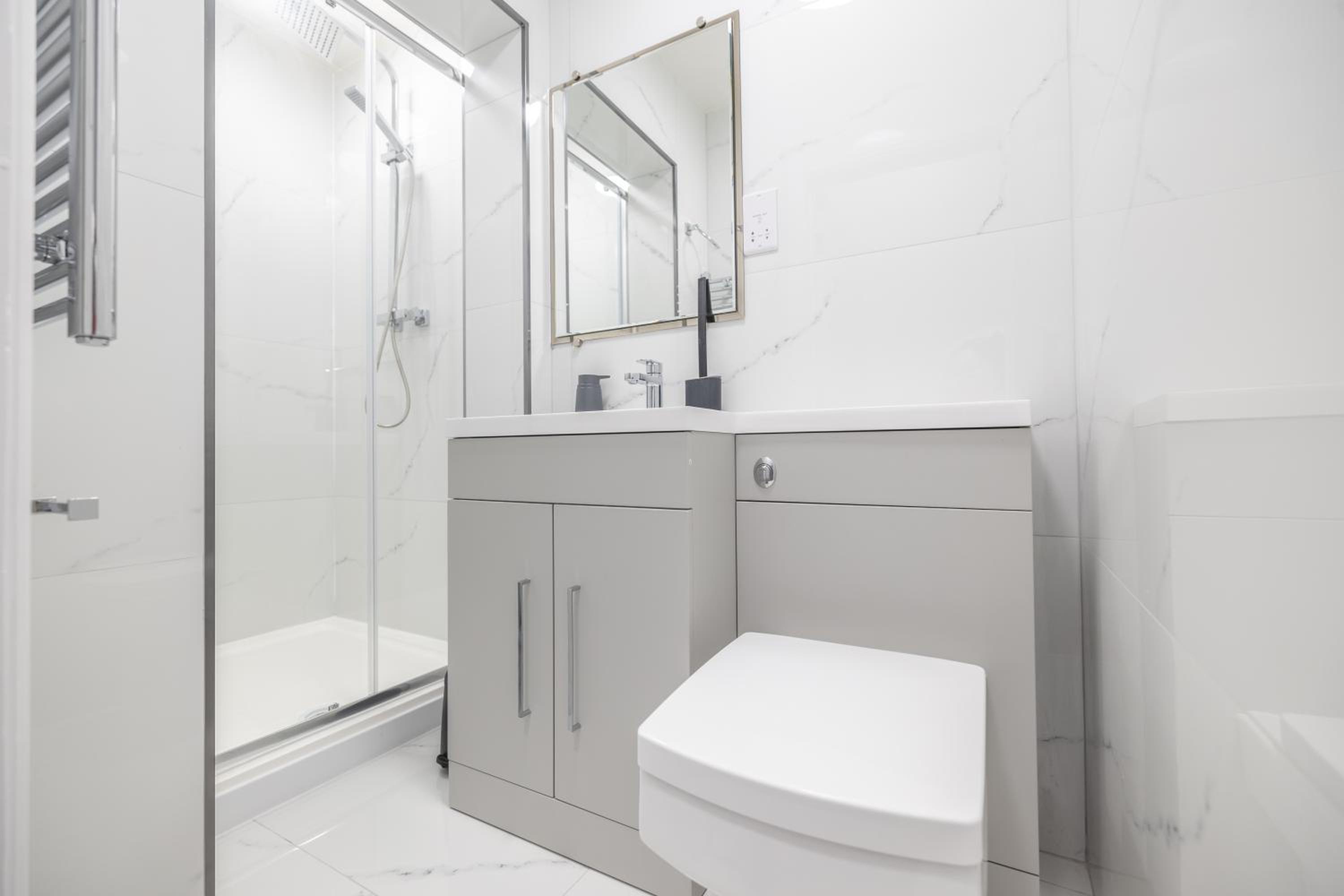 Luxury City Retreat Perfect for Business & Families & Free Gym By The Pocklington - The New Walk Suite view 3
