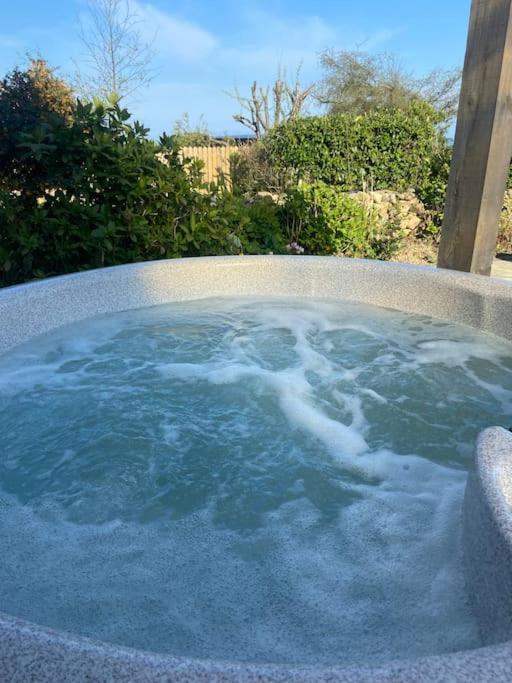 Delightful 3 bed cottage with hot tub & sea views. view 4