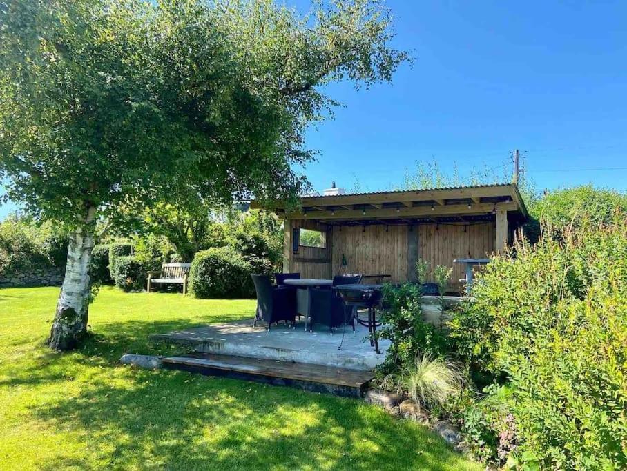 Delightful 3 bed cottage with hot tub & sea views. view 5