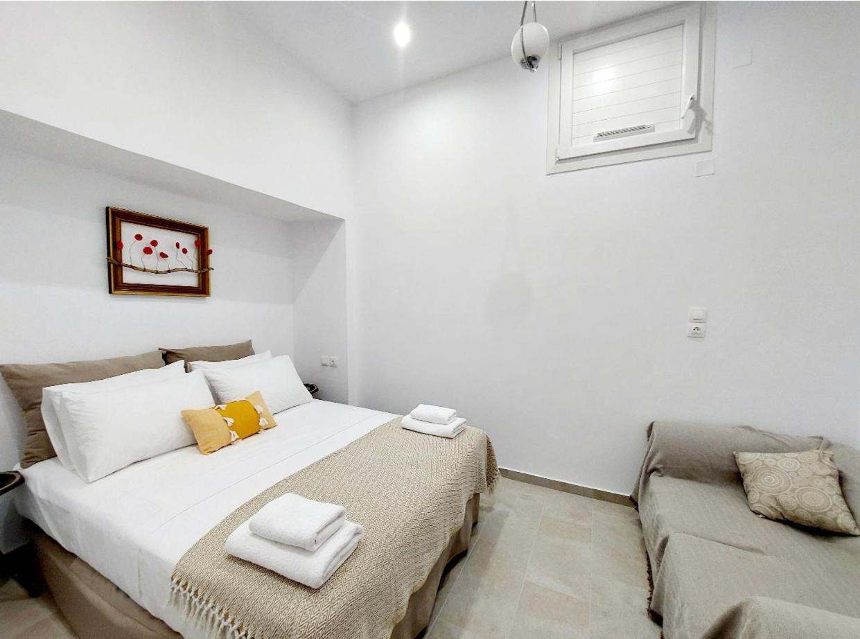 LOR apparemment in center of Adamas photo 3