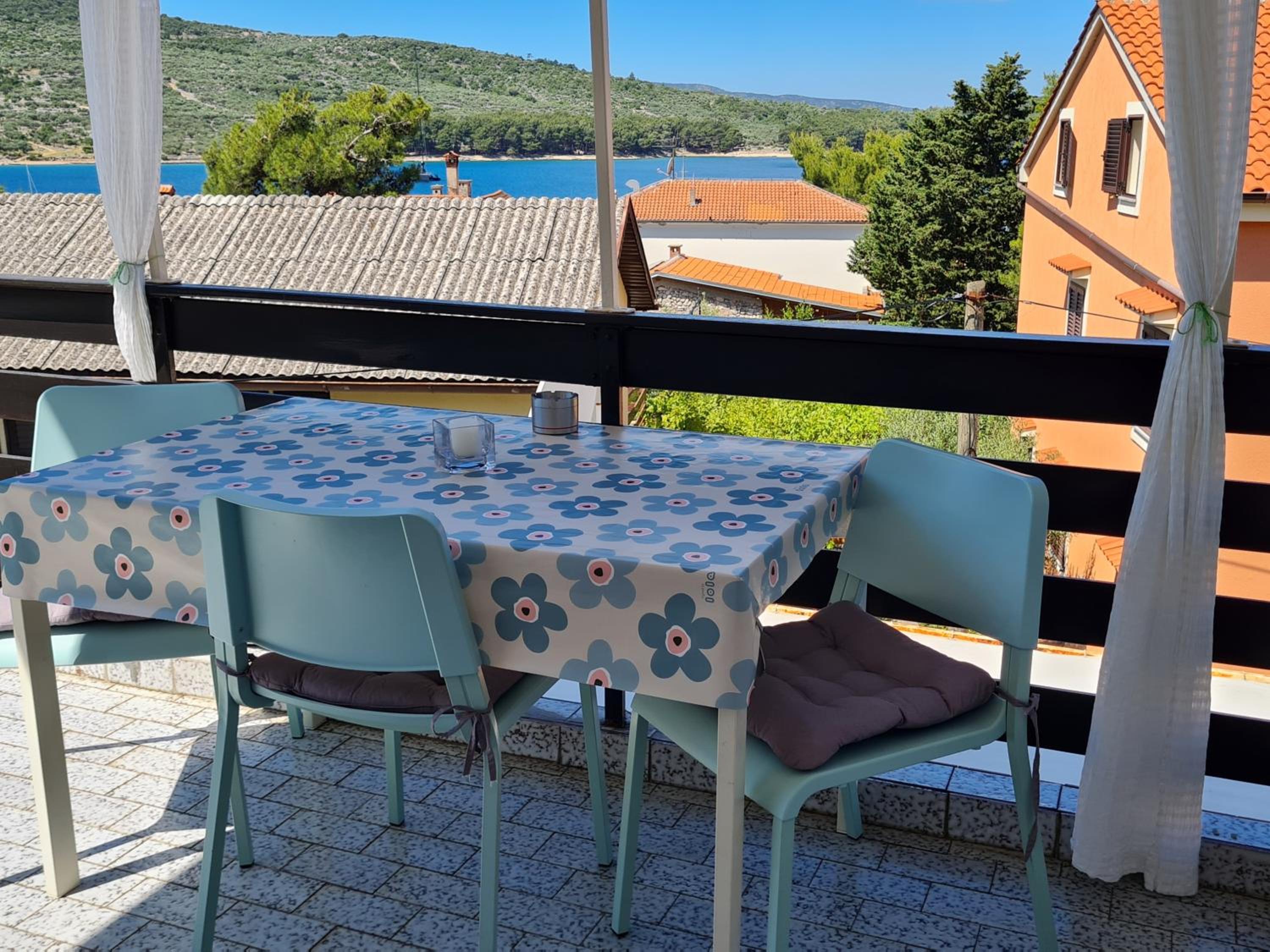 Apartman Dado en Cres — balance & terrace