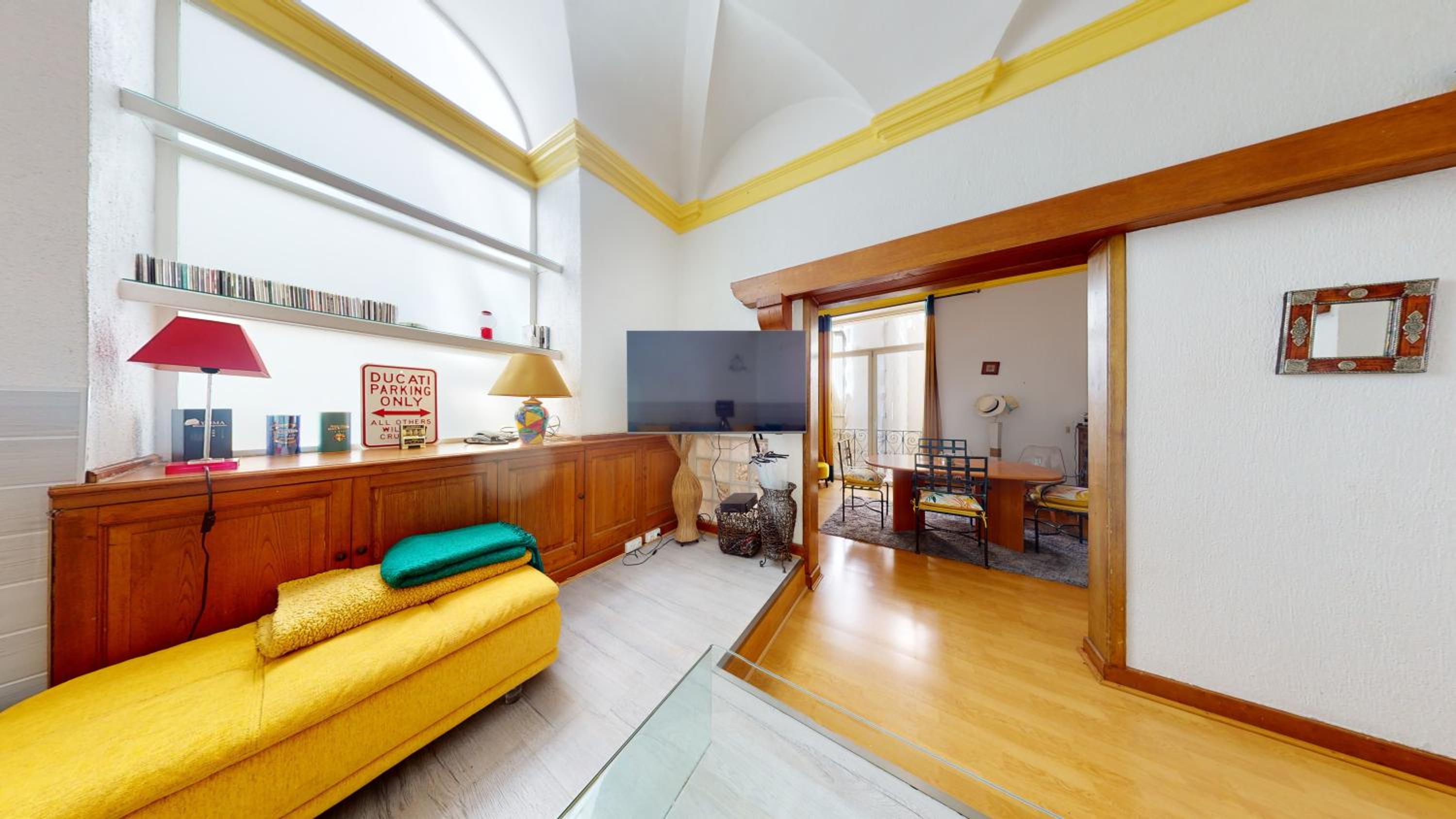 Charming 2 Bedroom Haven Steps Away from Prince's Palace view 5