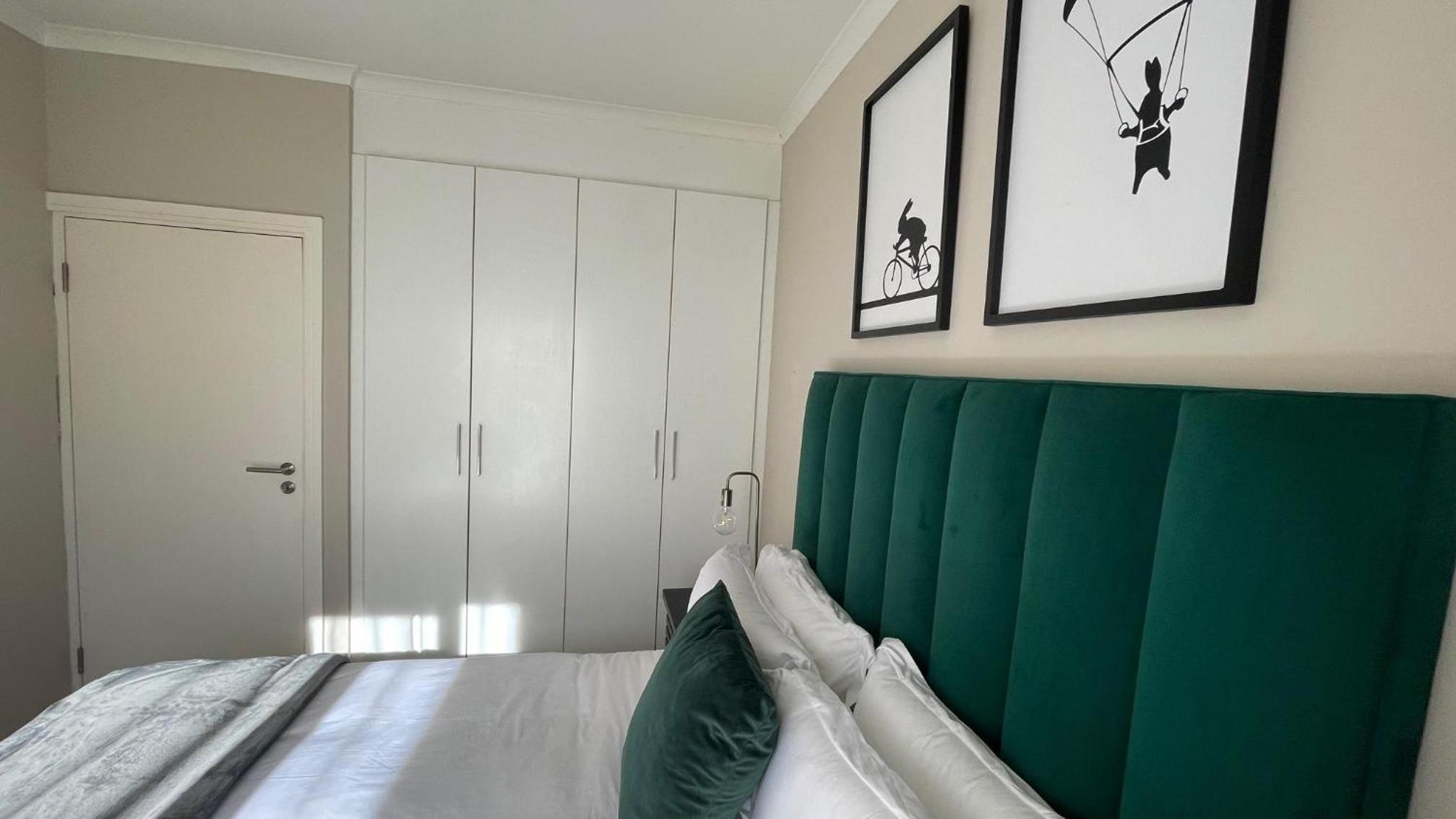 Executive Modern Apartment view 5