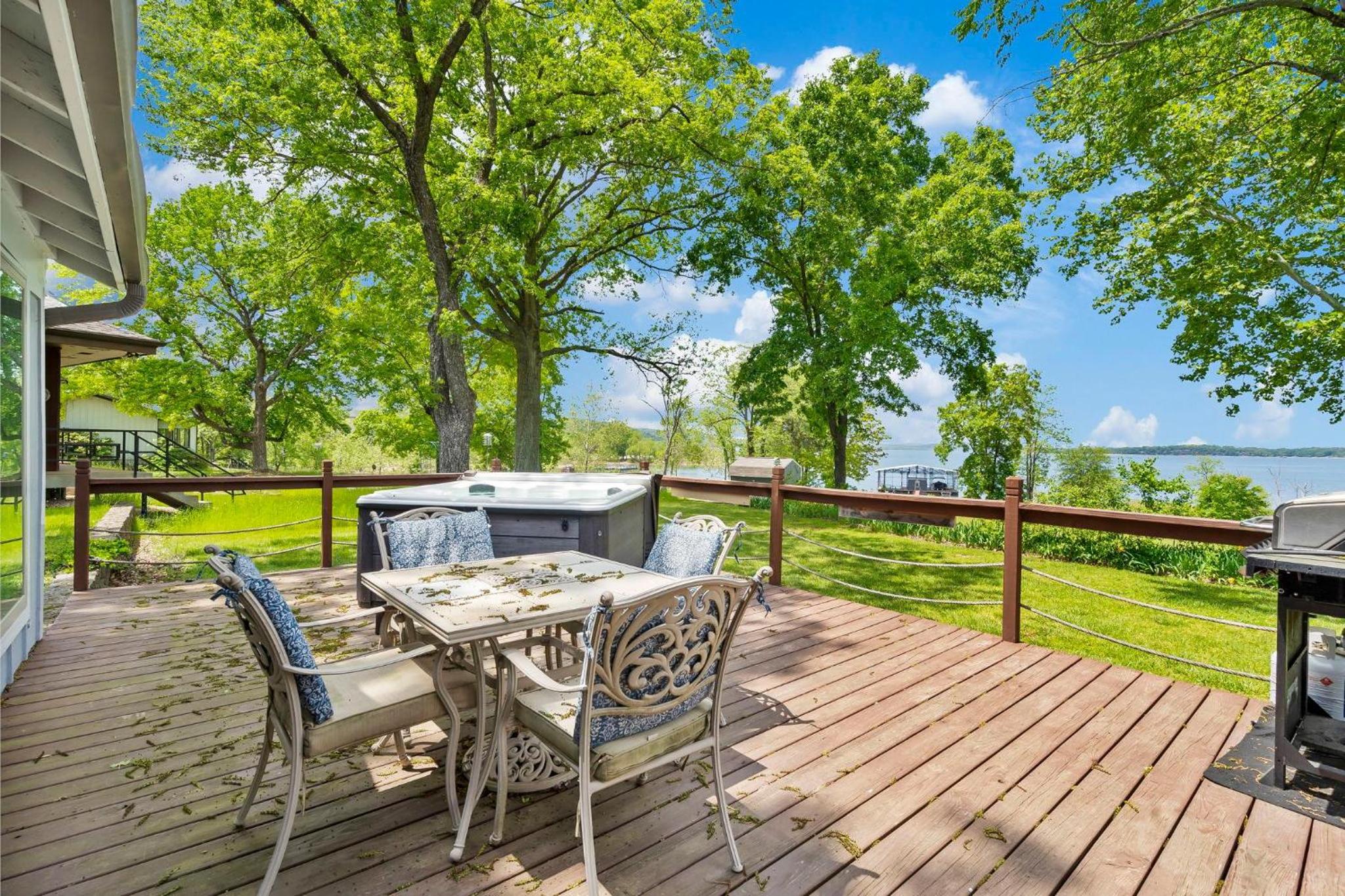 Lake Escape Lakefront Lodge at Red Bud Cove view 5