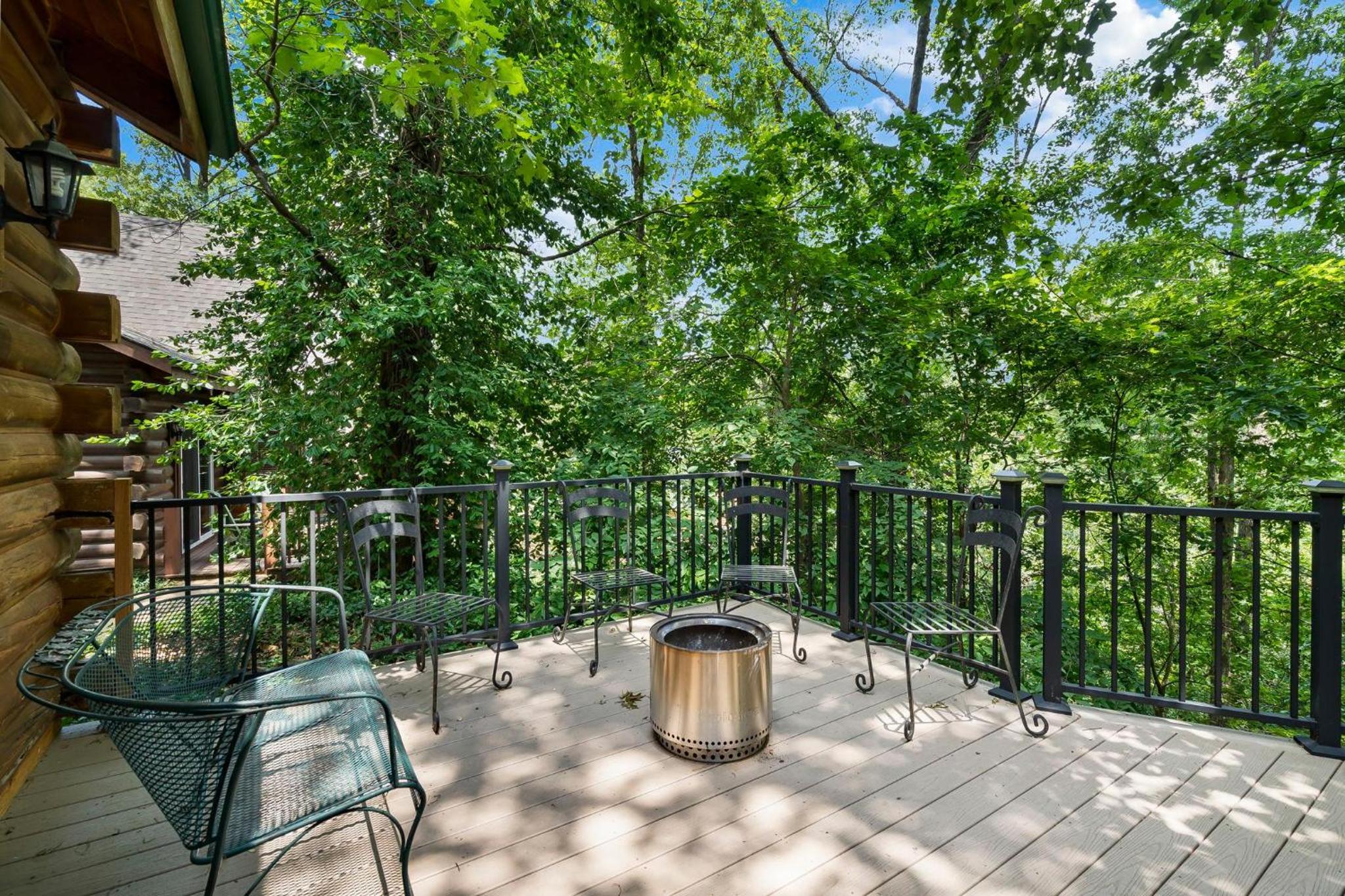 Dogwood Tree Cabin view 3