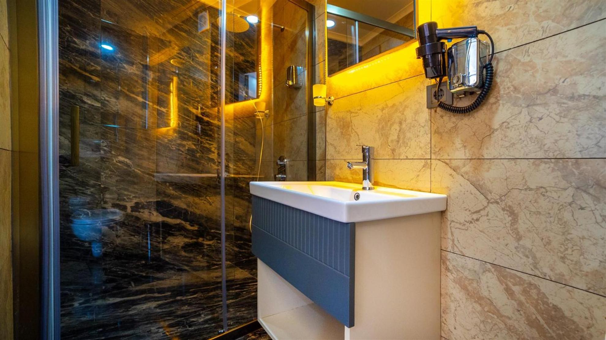 Blue Marina Hotel & Spa - Image 44