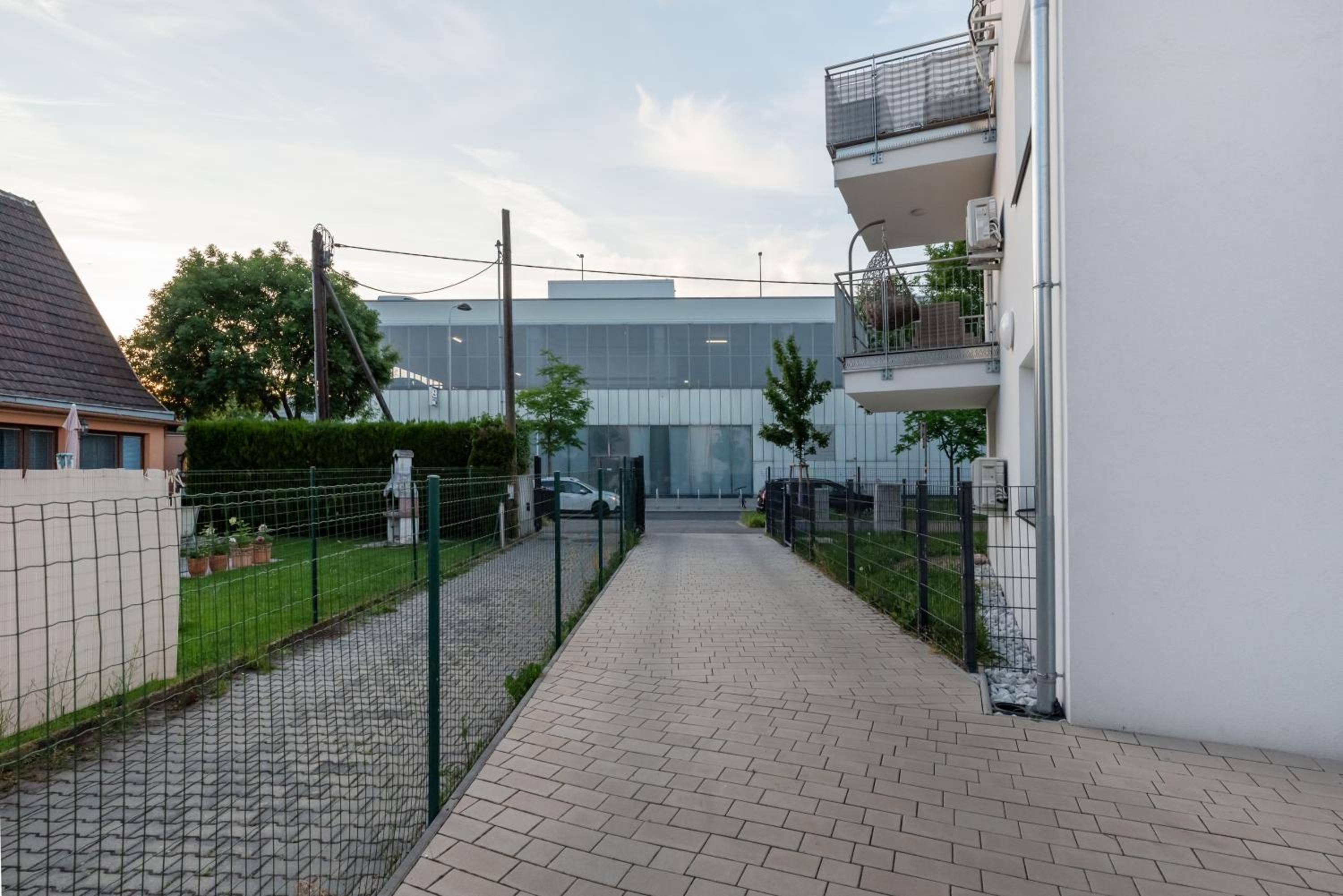 Grüne Ruhelage, 20 Minuten ins Zentrum und Parkgarage