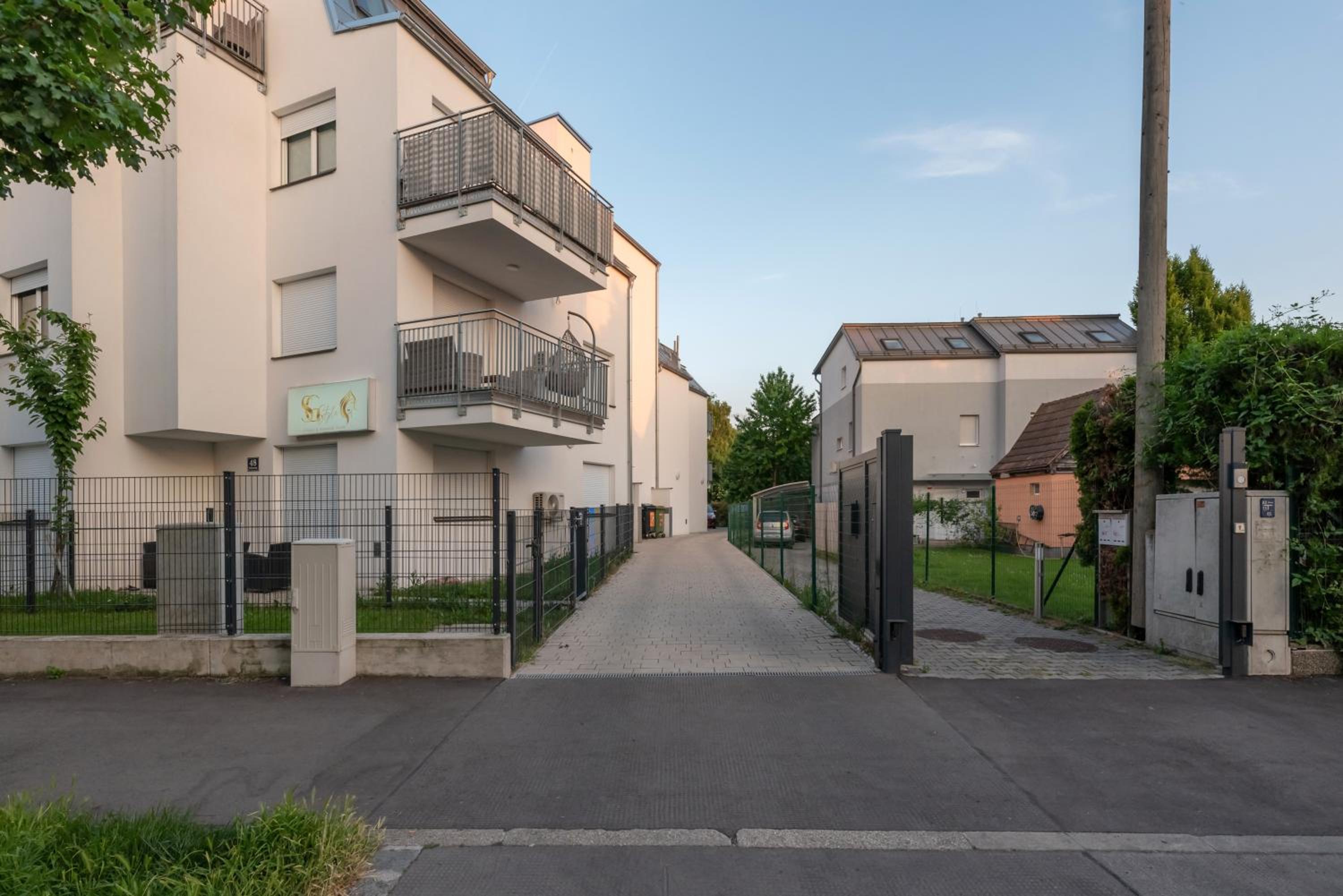 Grüne Ruhelage, 20 Minuten ins Zentrum und Parkgarage