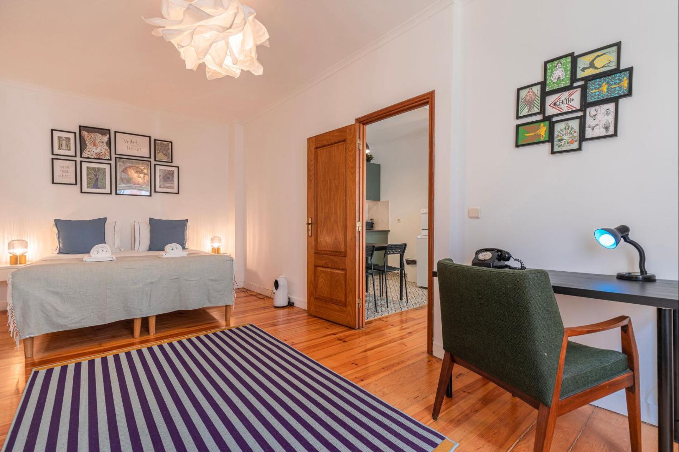 Classy and Charming Apartment by LovelyStay view 5