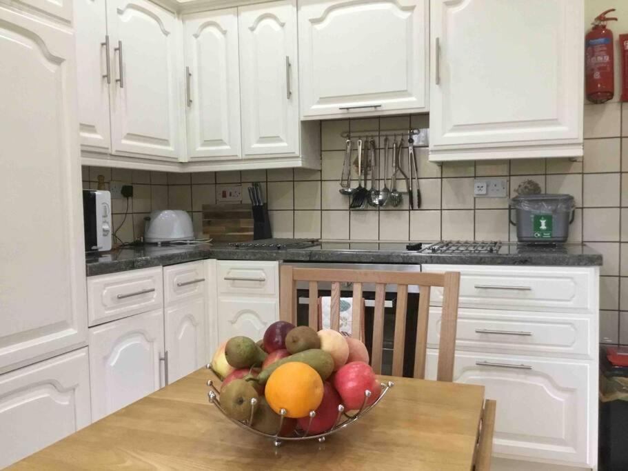Y Bwythyn - Lovely cottage in village of Spittal