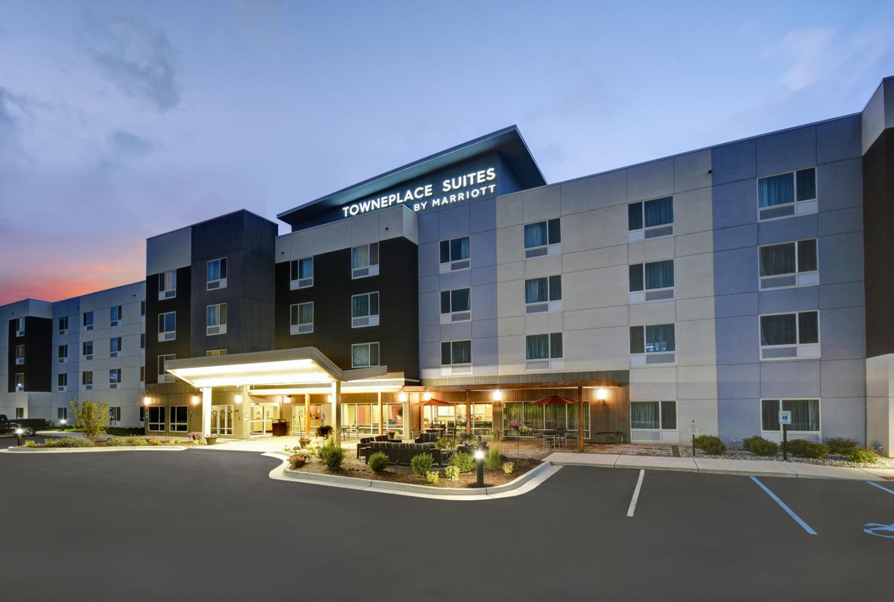 Hotel TownePlace Suites by Marriott Grand Rapids Wyoming - Image 1
