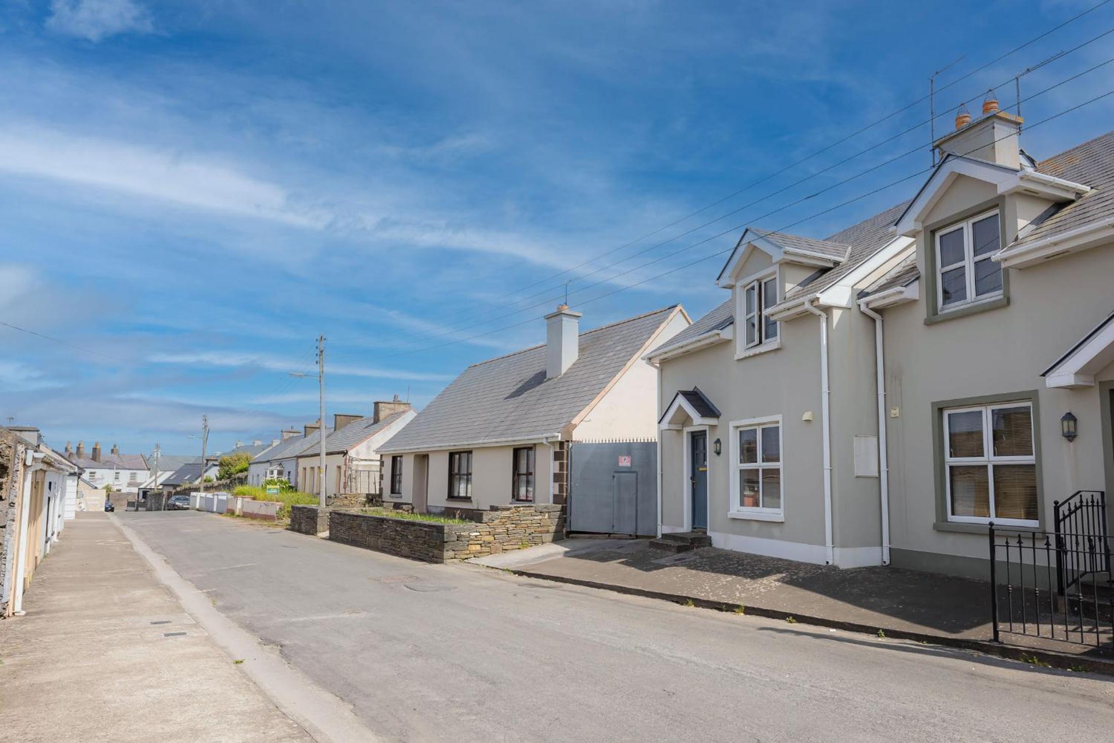 Kilkee Townhouse by Trident Holiday Homes
