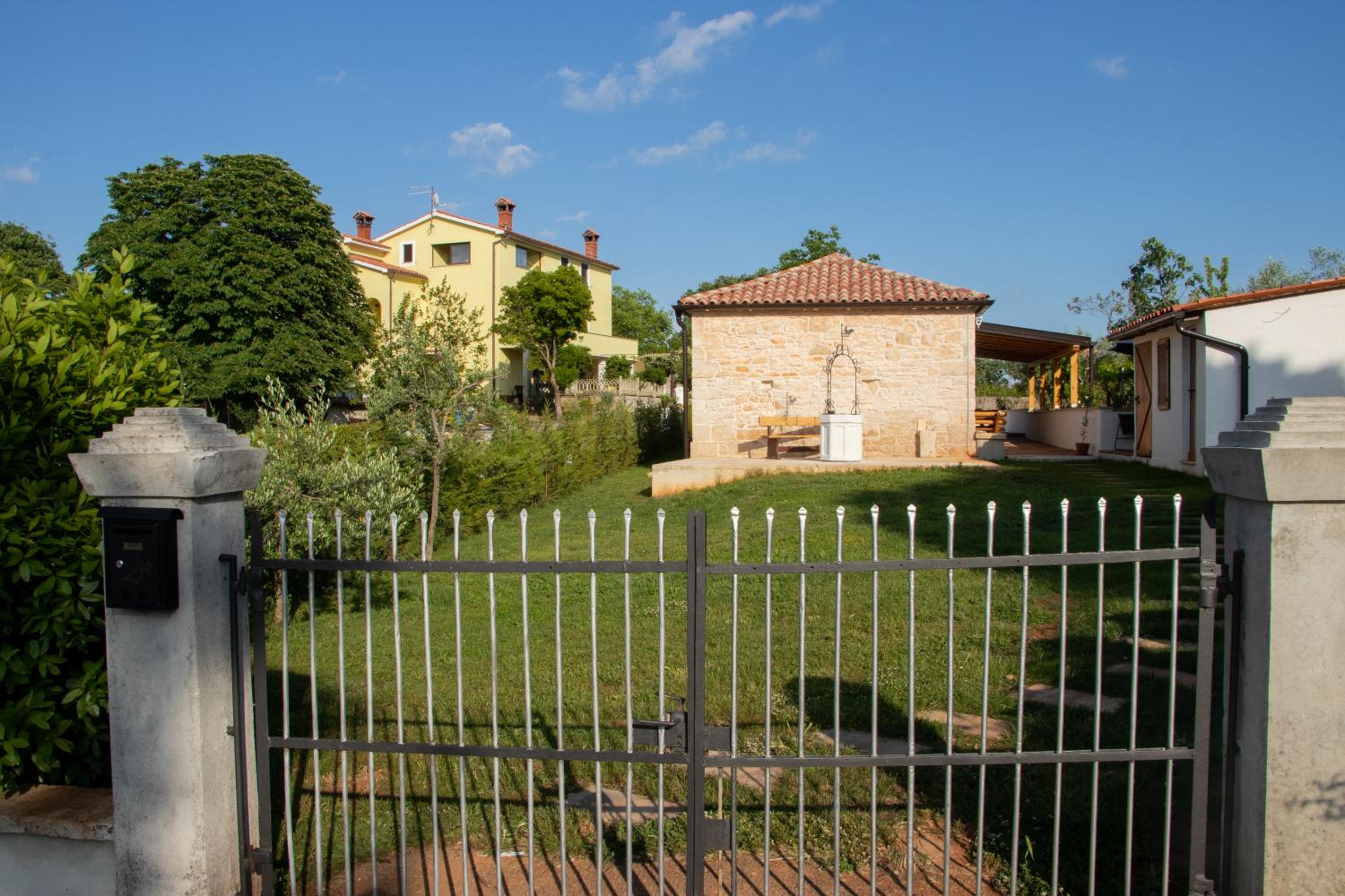 Photo 12