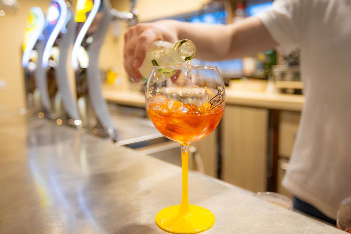 bar