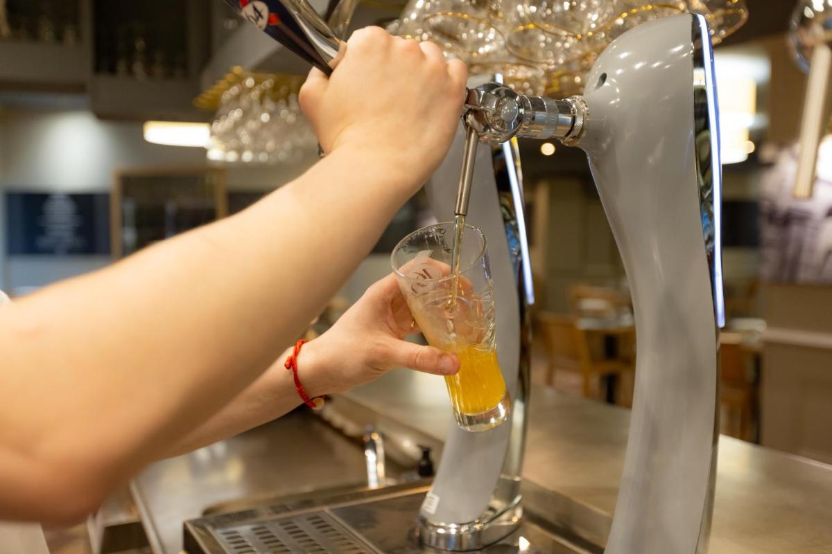 bar