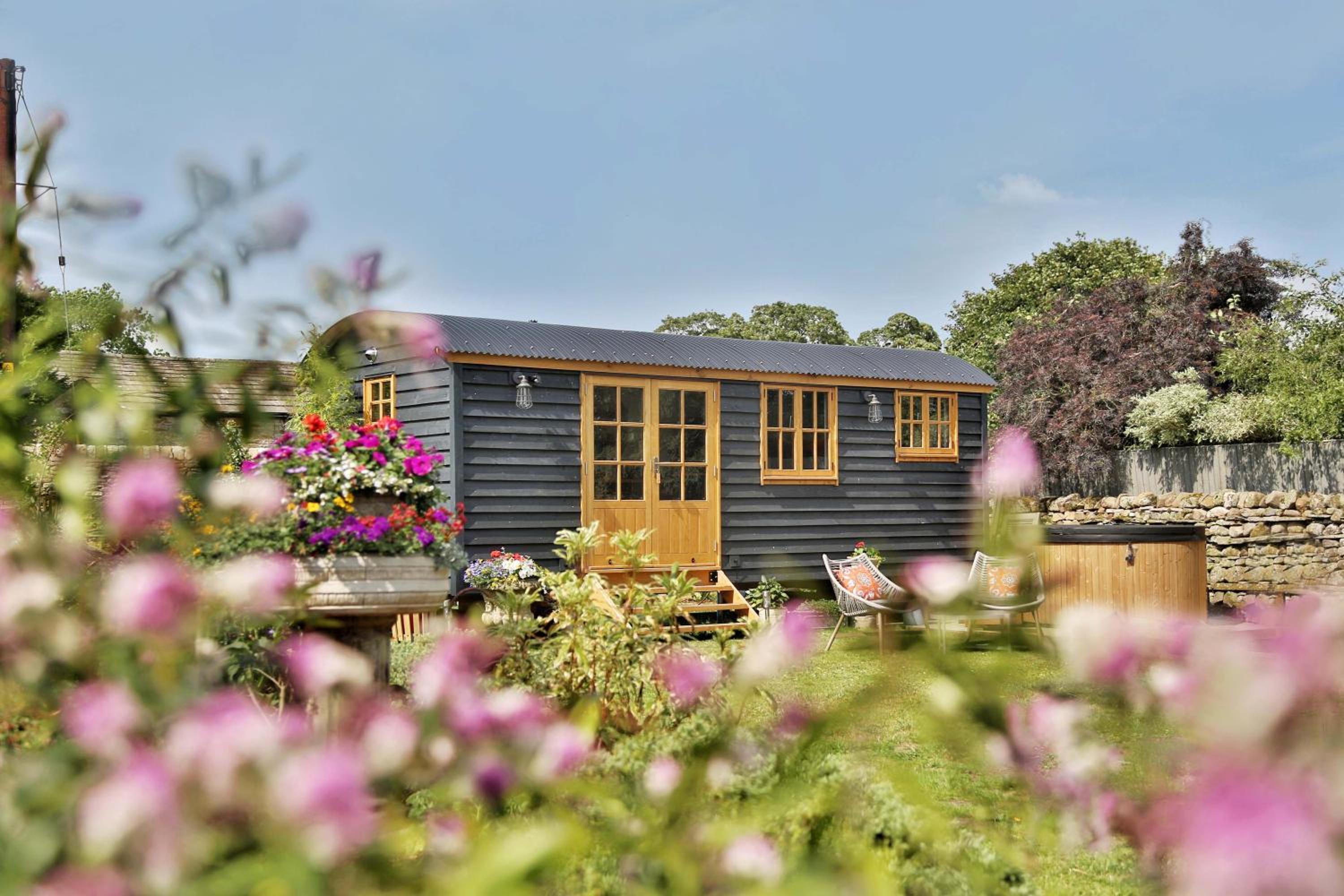 FLORA Luxury Retreat, Private Garden, Views & Hot Tub view 3