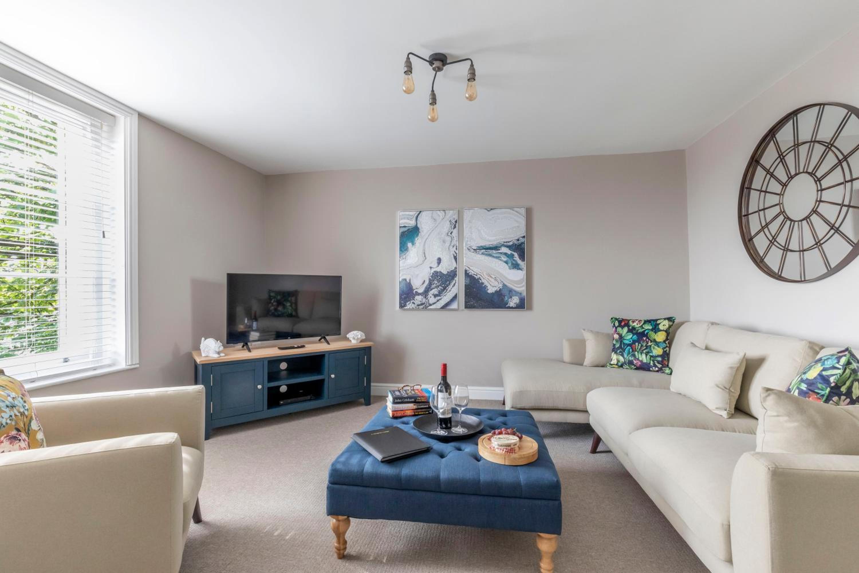 2-Bed Duplex with Stunning Malvern Hills Views & Free Parking view 2