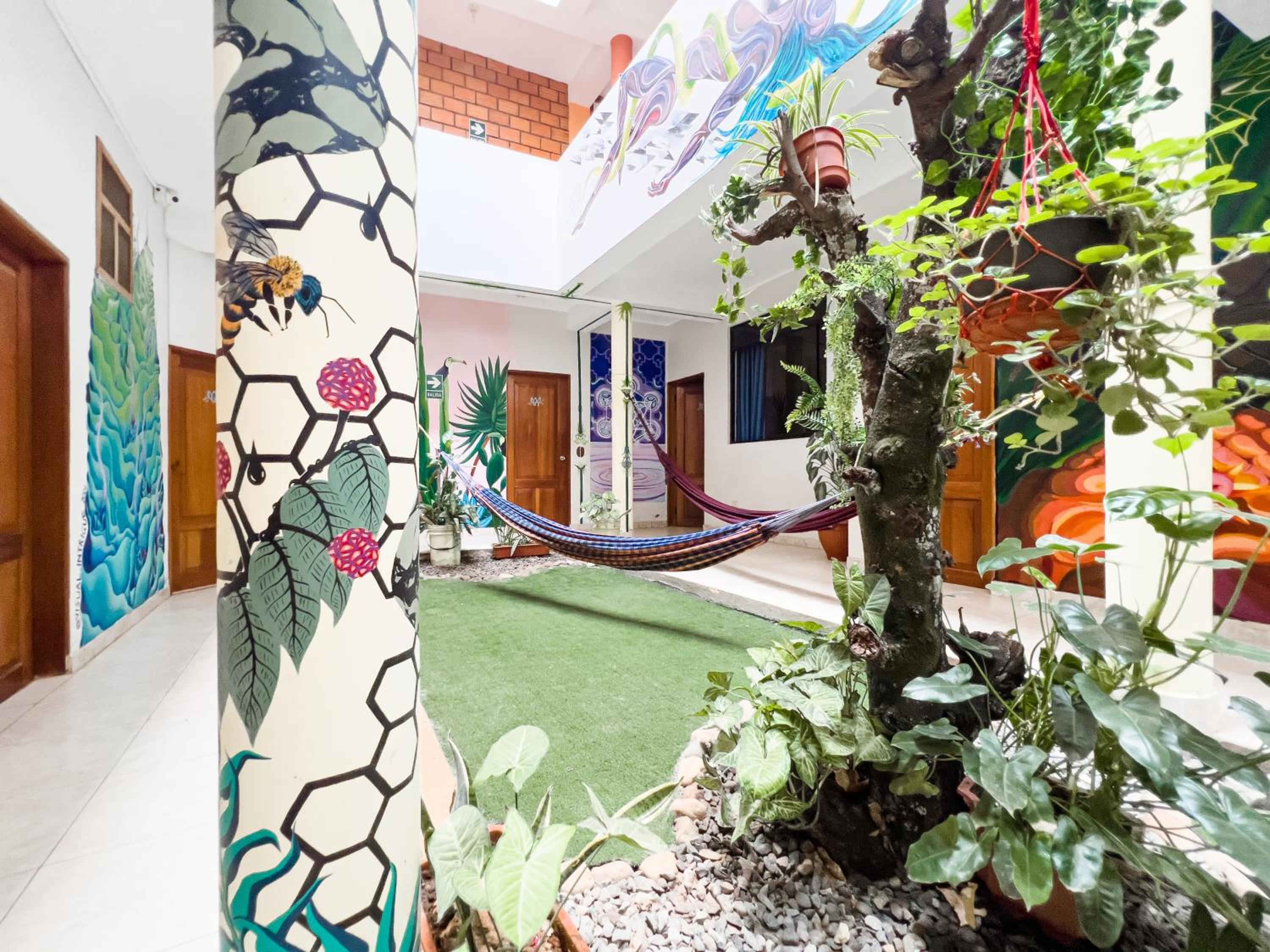 El Mural Backpackers