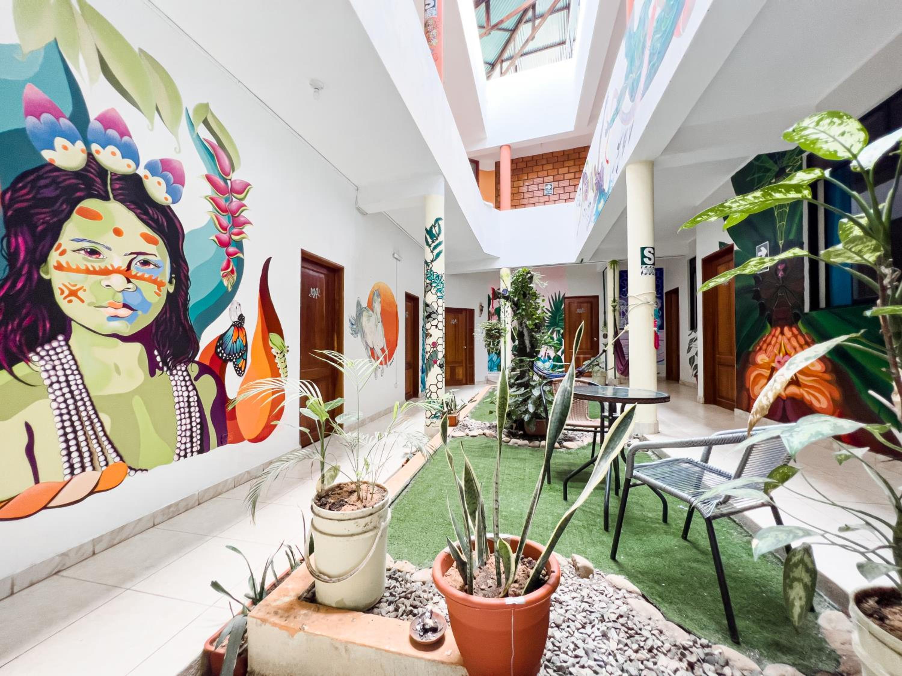 El Mural Backpackers