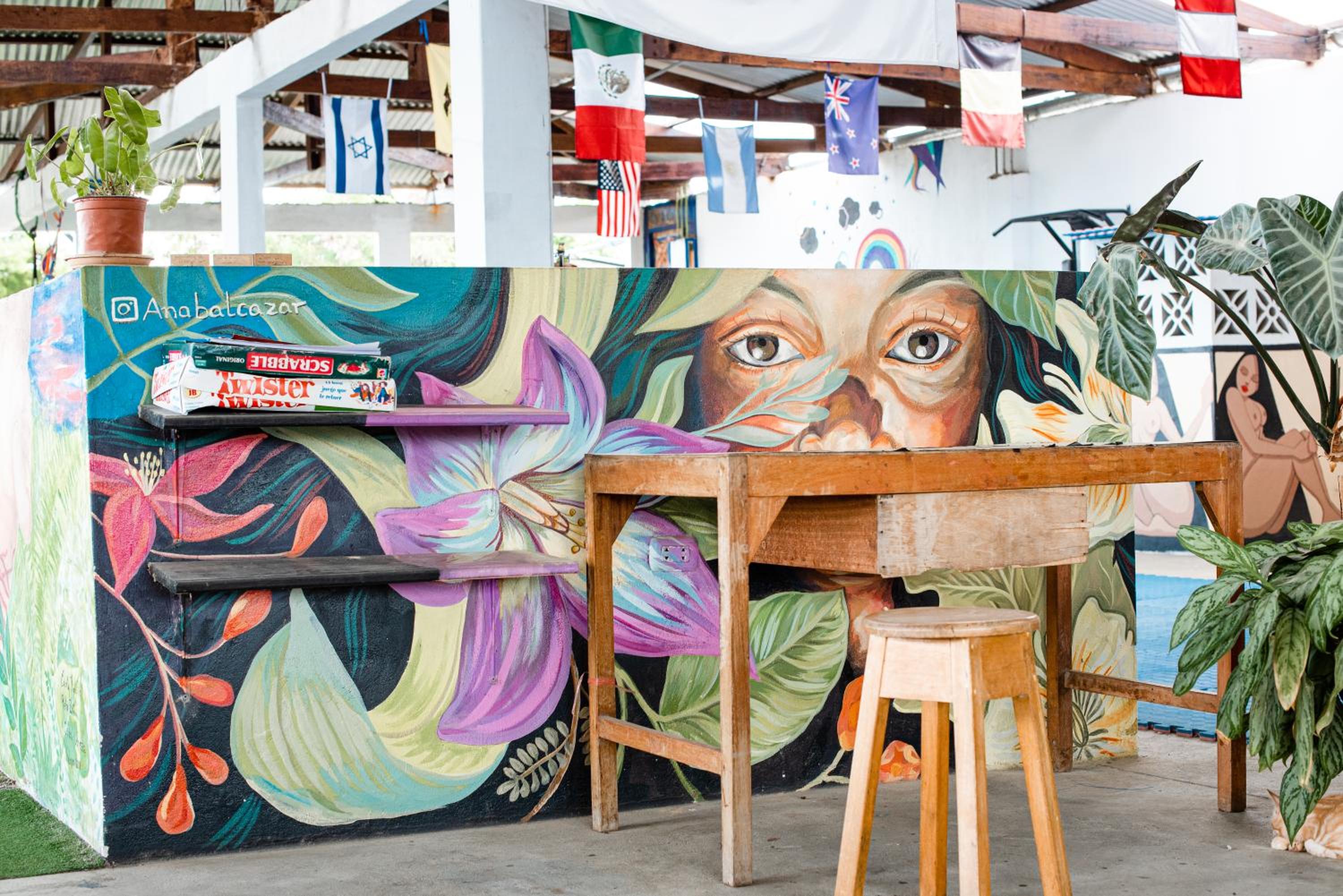 El Mural Backpackers