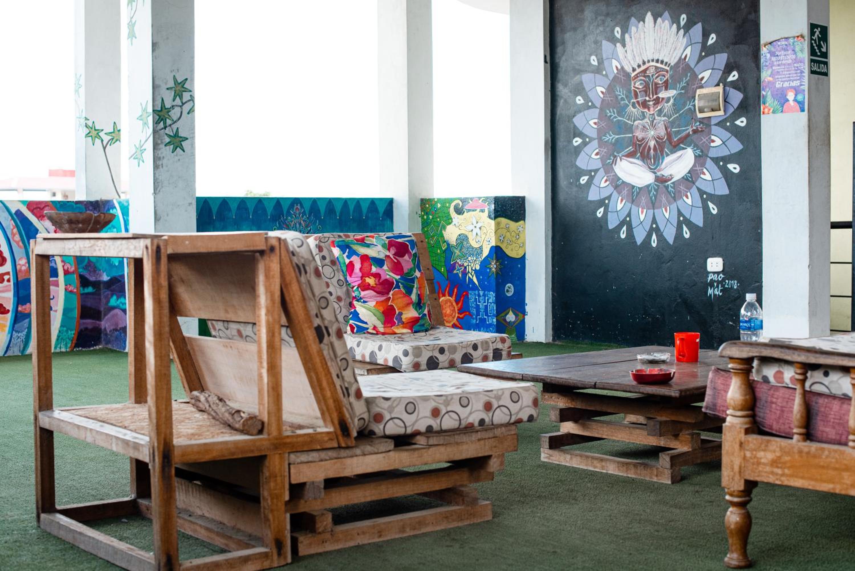 El Mural Backpackers