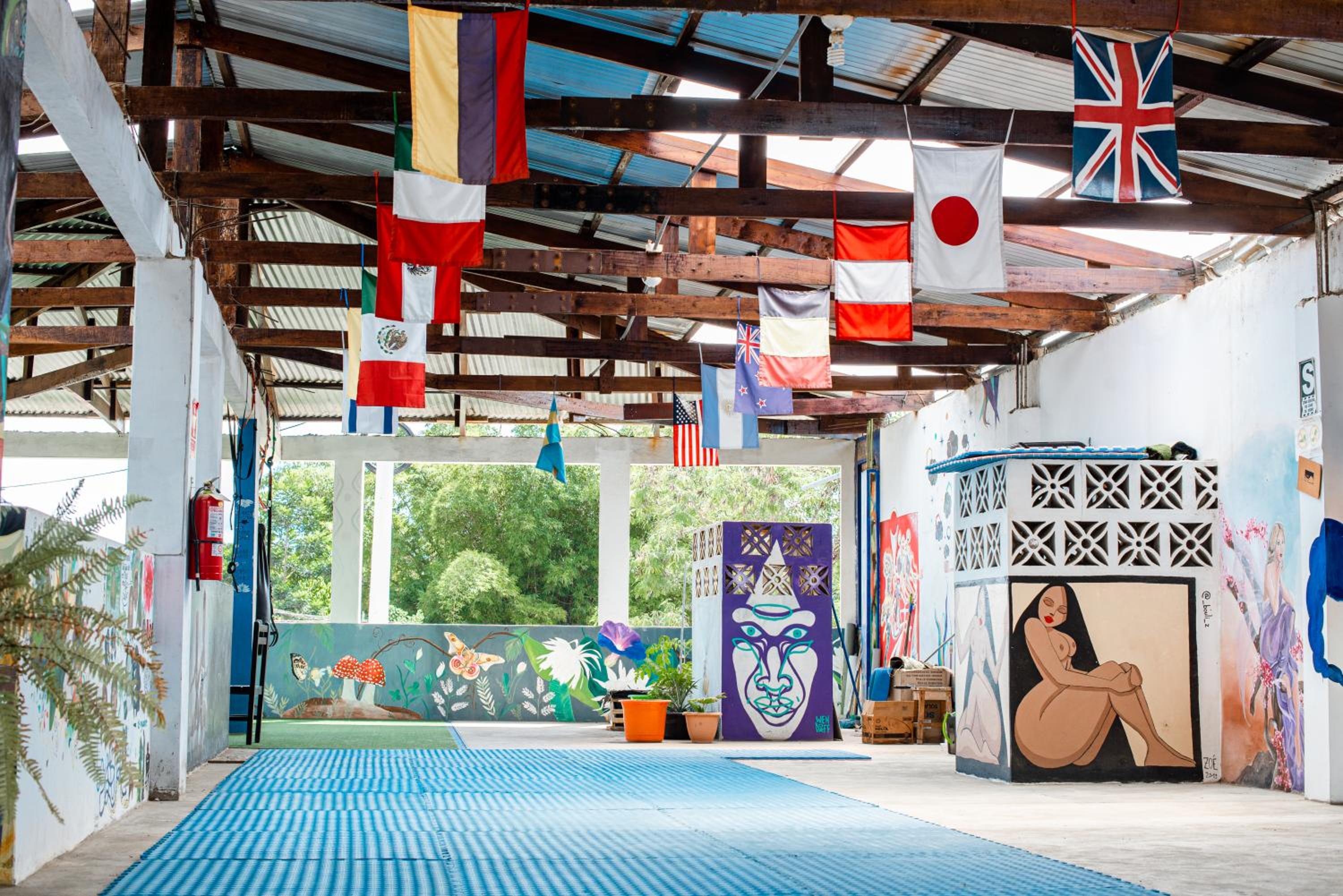 El Mural Backpackers