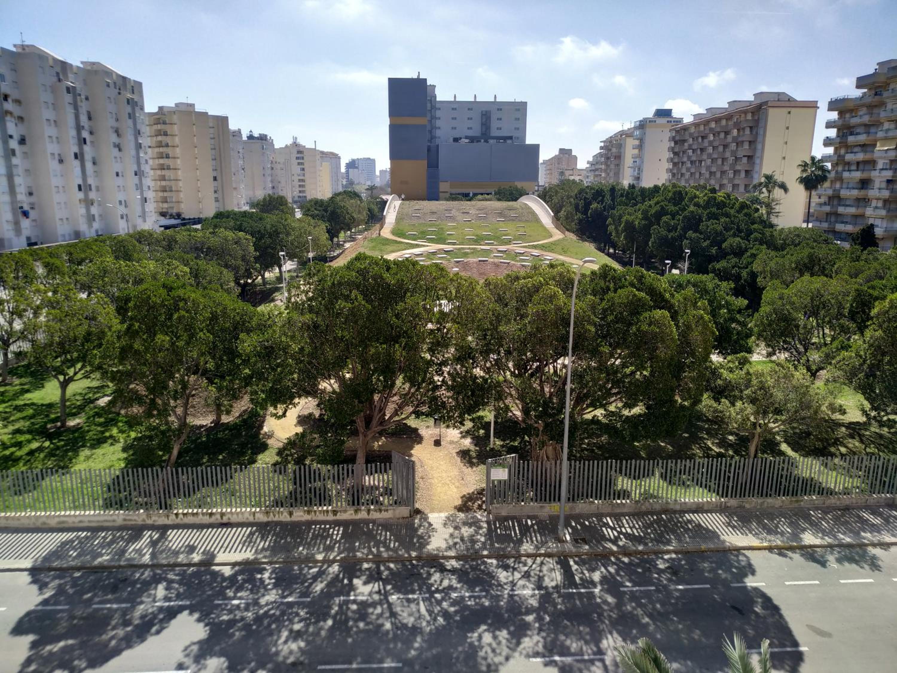 Apartamento en Playa de Gandia con piscina