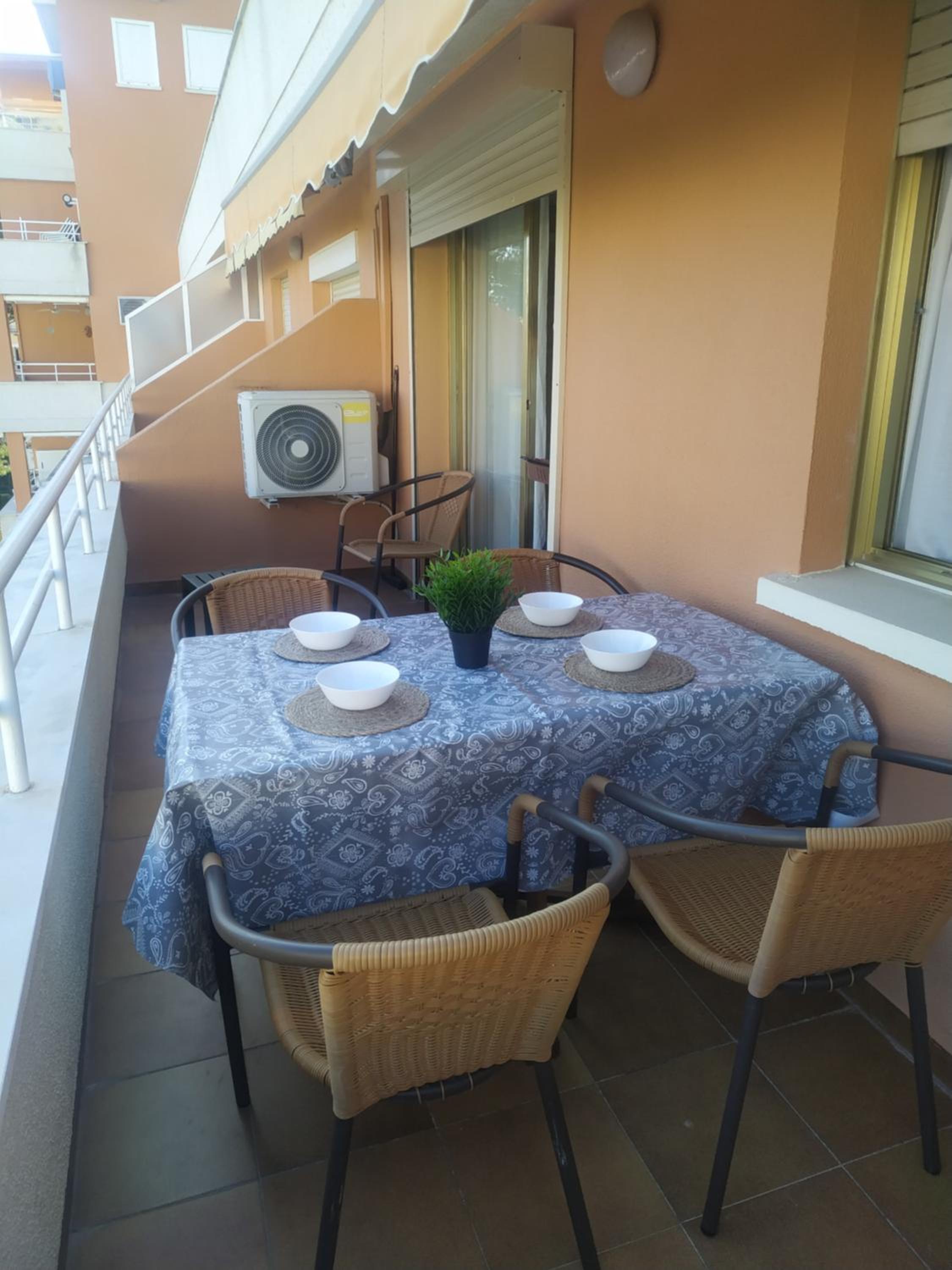 Apartamento en Playa de Gandia con piscina