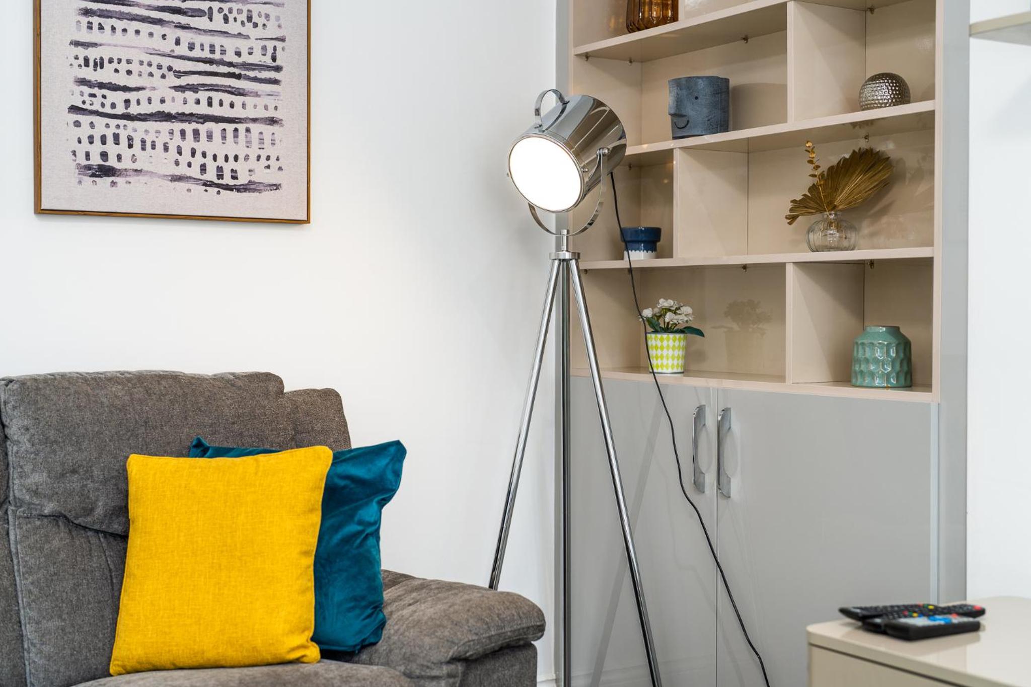 Modern 3 and 2 bedroom flat in central london with installed AC