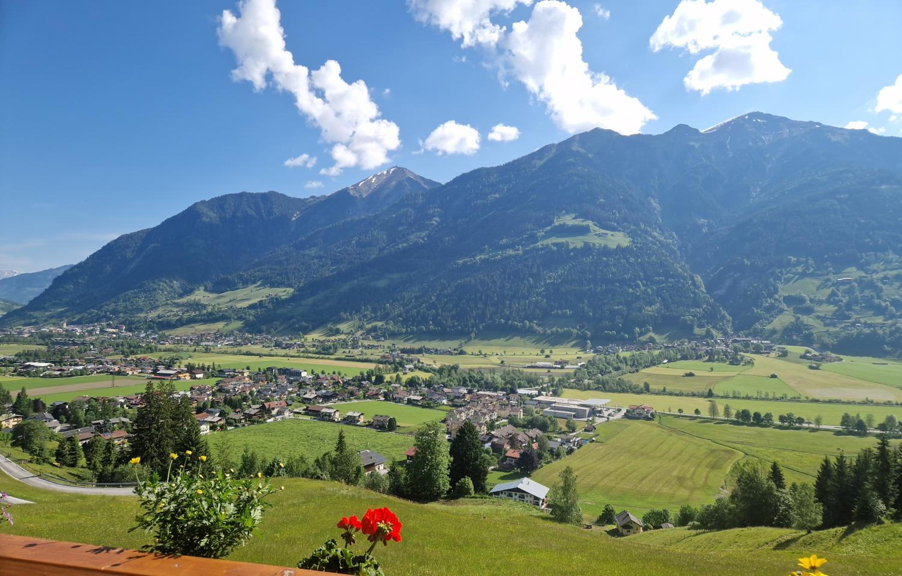 Ferienwohnung am Krausberghof mit Balkon und Parkplatz, Aufenthaltsraum mit Spielmöglichkeiten, Erholung- inmitten der Natur, 6 Fahrminuten zur Alpentherme