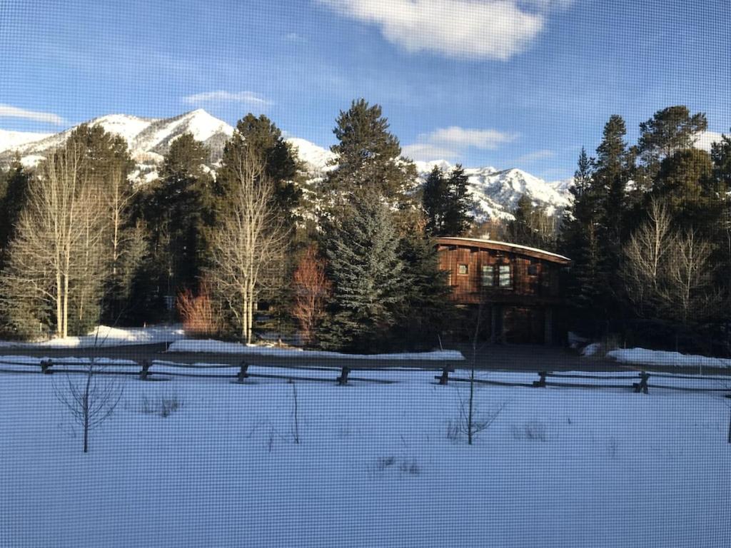 Gorgeous Jackson Hole Condo in Top location with Great Views and Private Deck with Barbeque! view 4