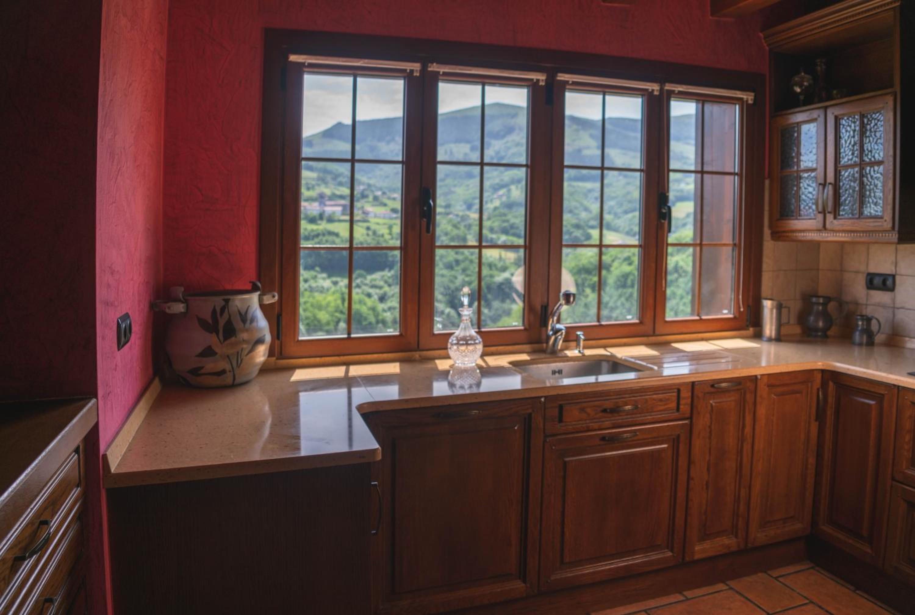 LAIZARRONDO view 5