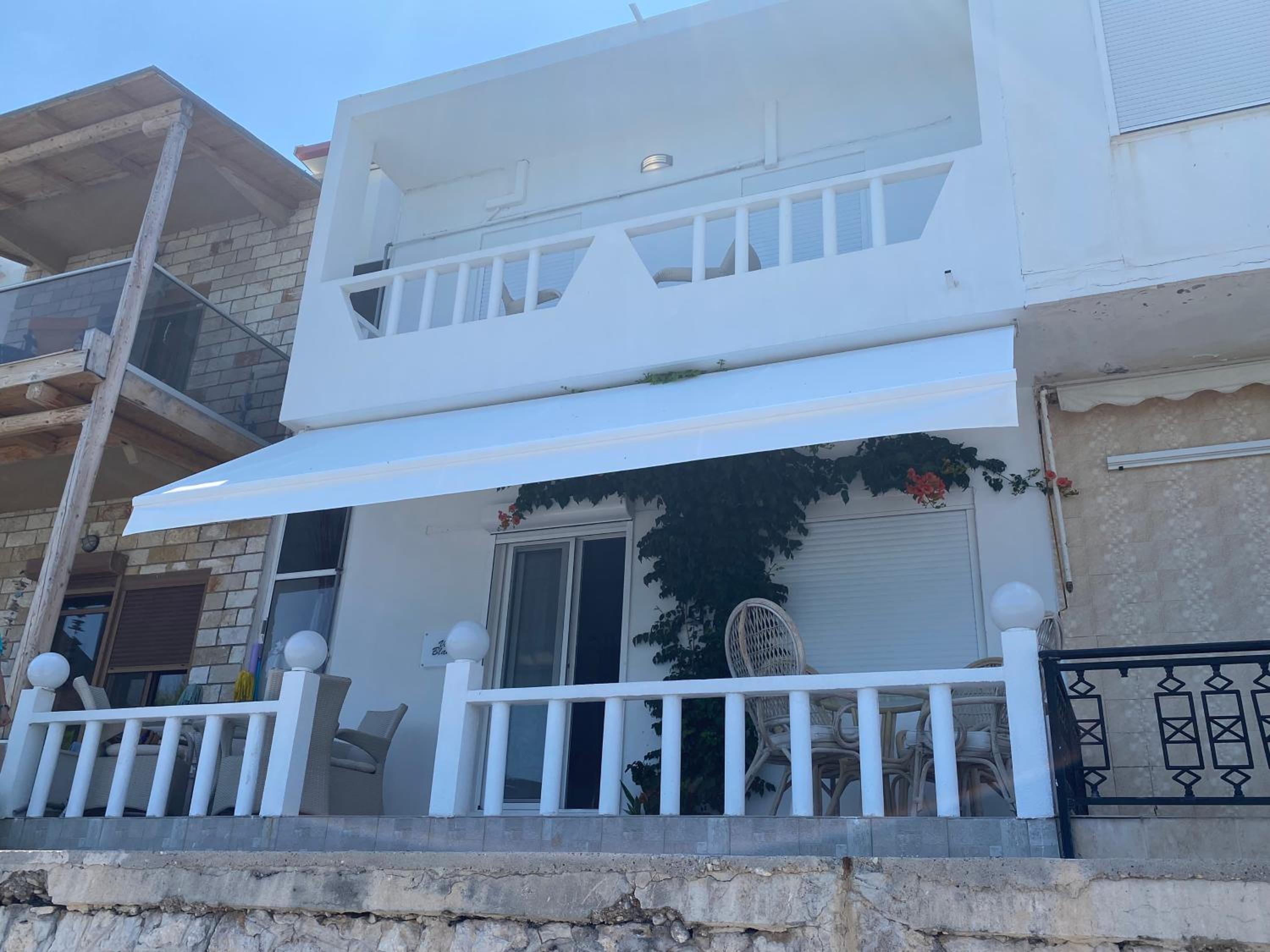 VILLA BLANCA