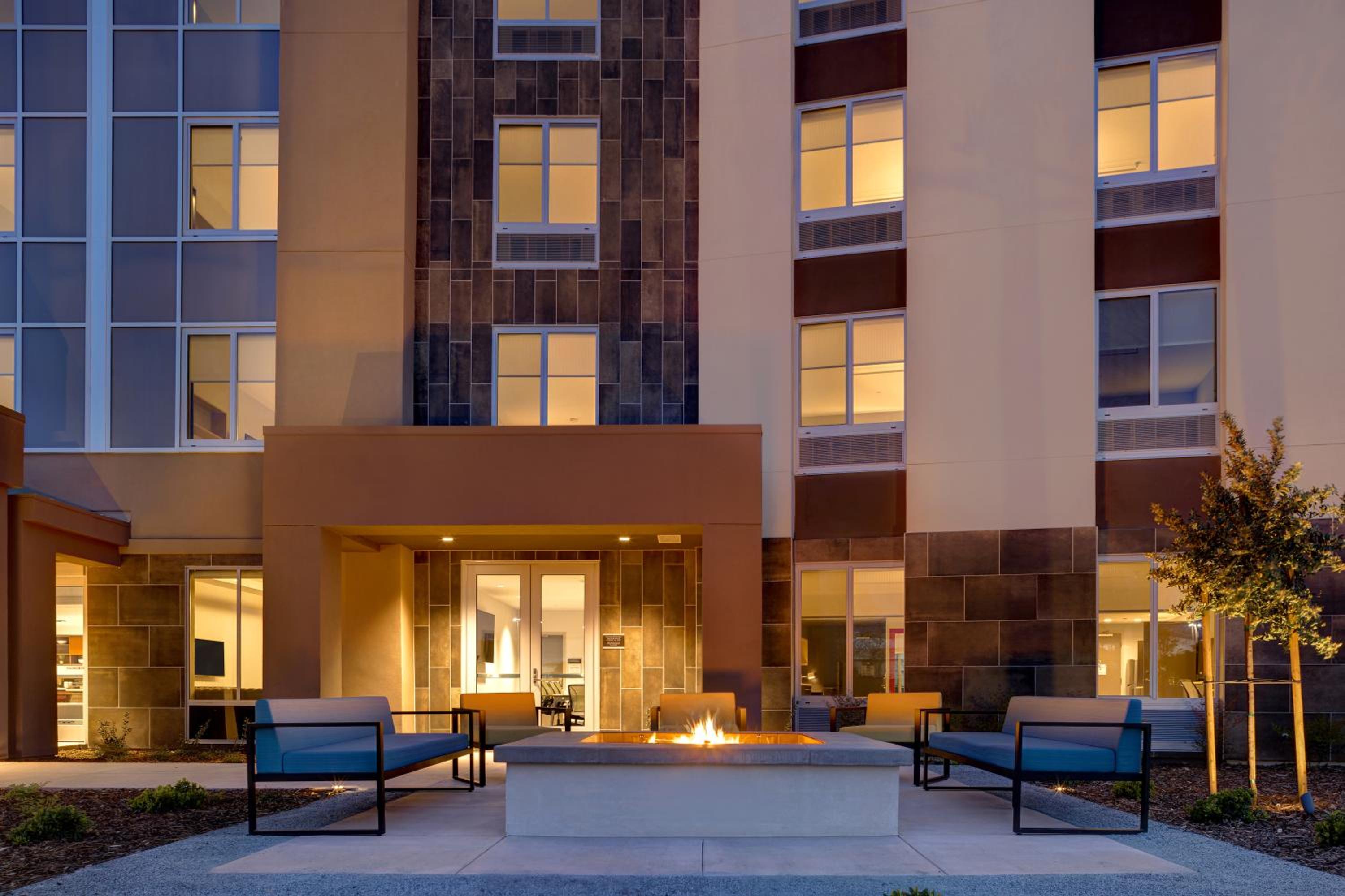 Petaluma Vacations - Home2 Suites By Hilton Petaluma - Property Image 3