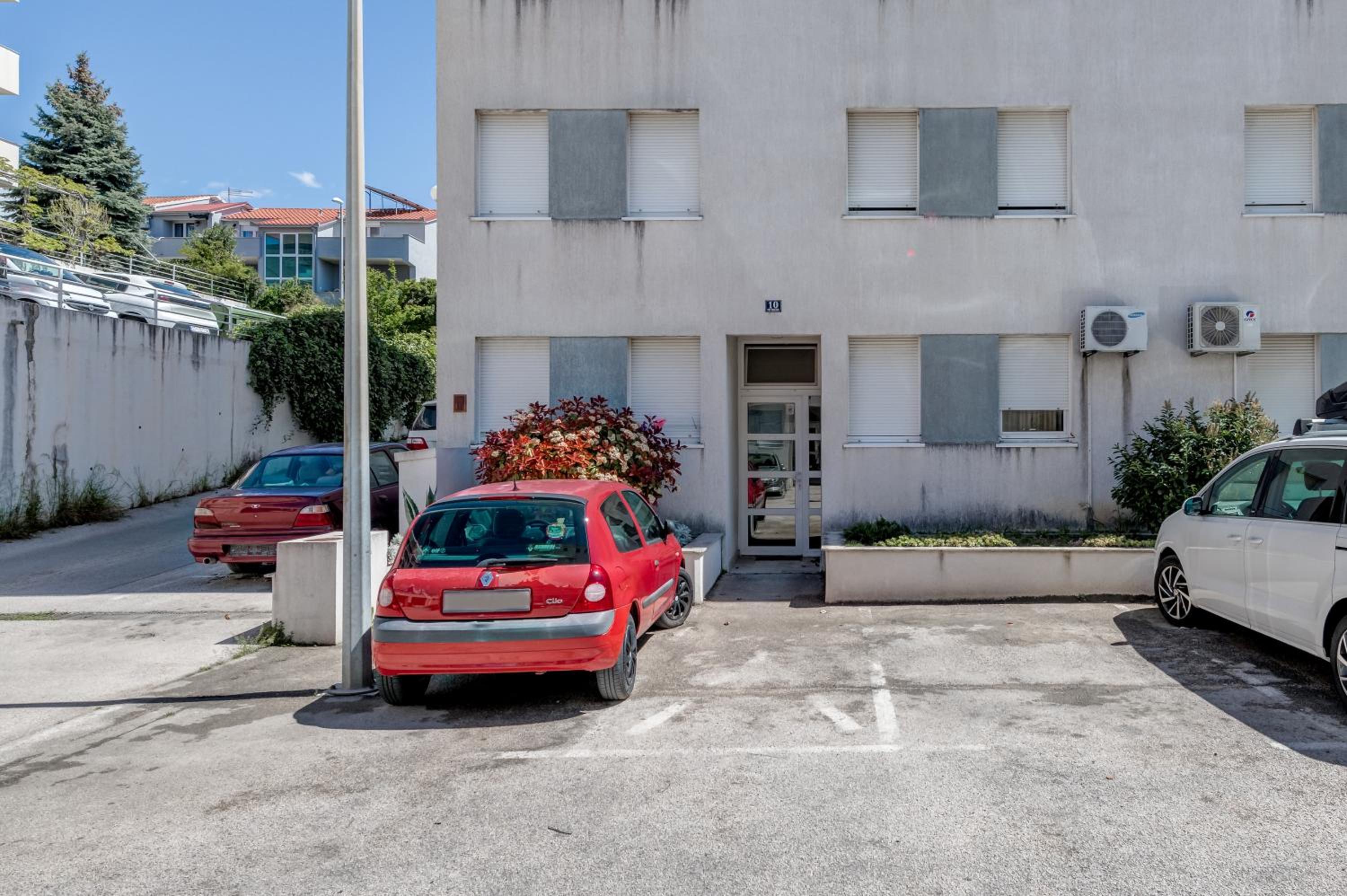 LORI APARTMENT