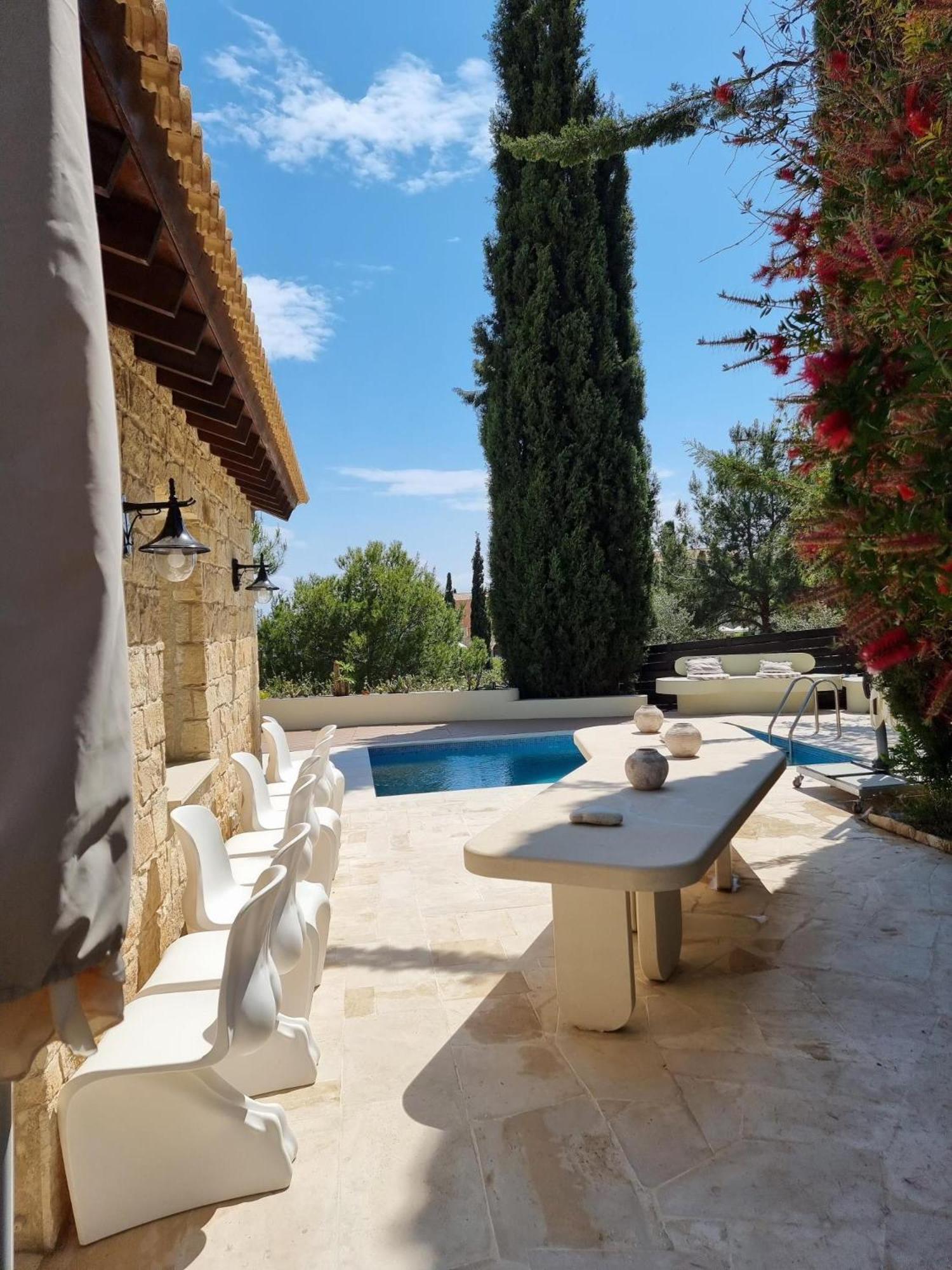 EXQUISITE GOLF VILLA with Sea, 8Tee, Green Views, in Aphrodite Hills Golf Resort
